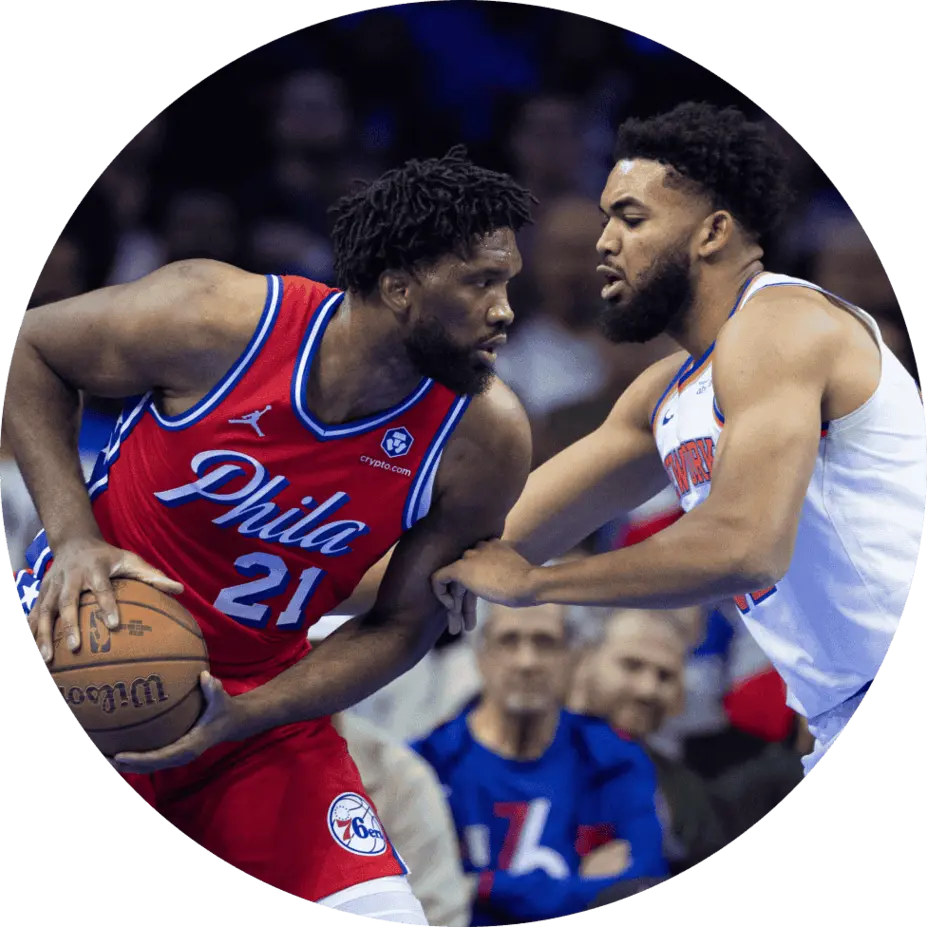 Karl-Anthony Towns guarding Joel Embiid during Knicks Sixers game