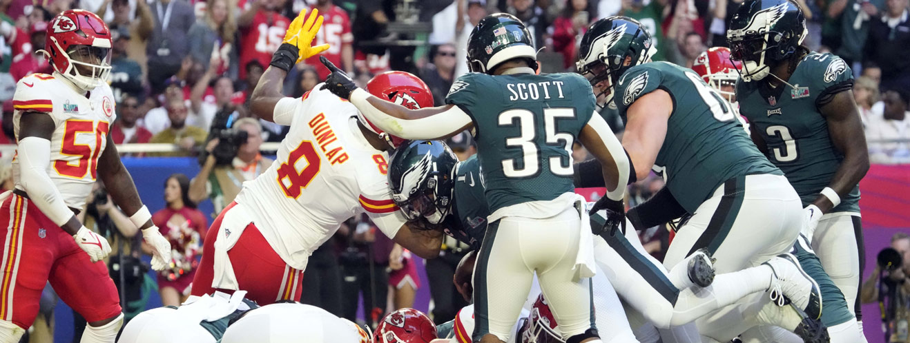 NFL Football game between Chiefs and Eagles