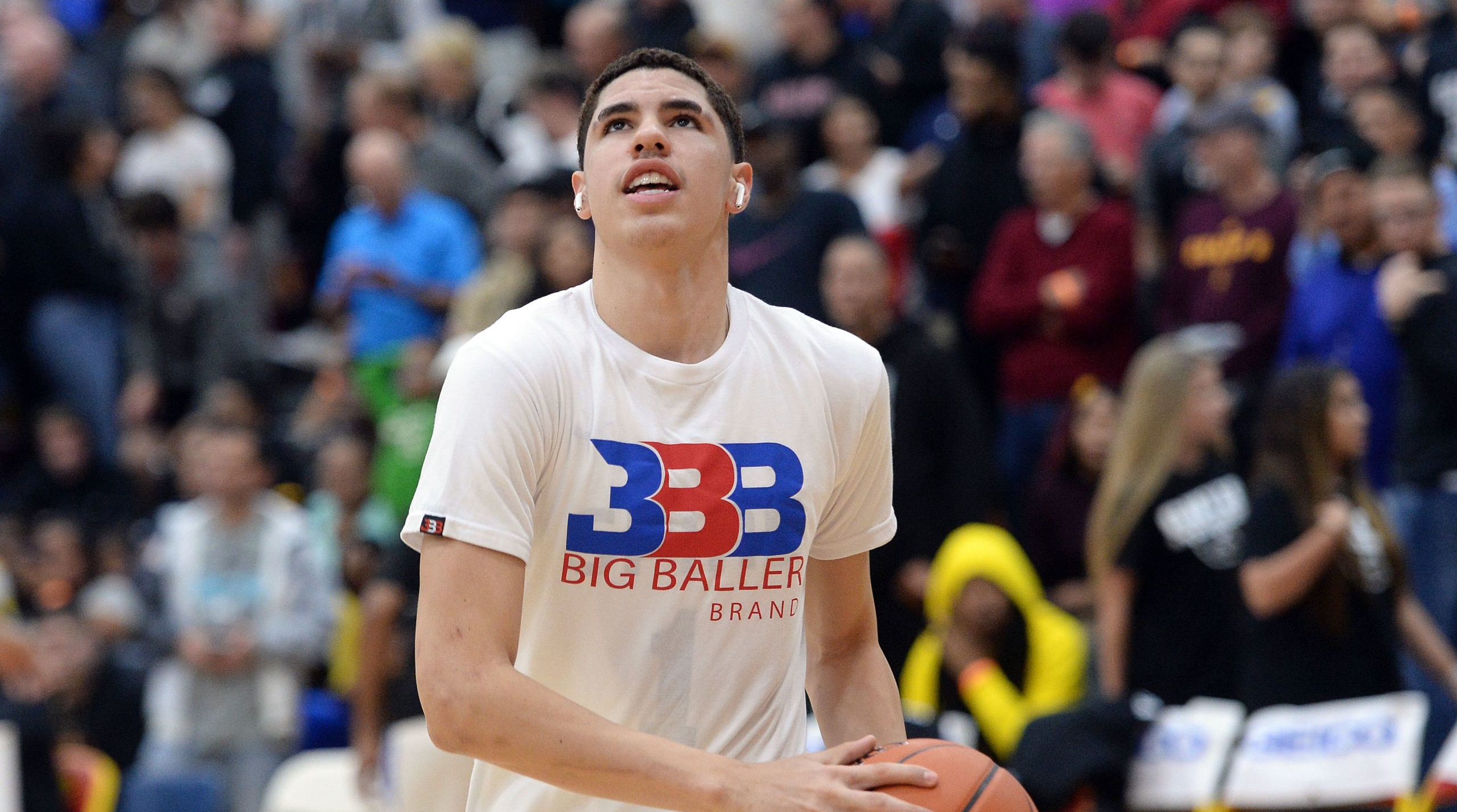 Dec 7, 2018; Scottsdale, AZ, USA; Spire Institute guard LaMelo Ball warms up prior to facing Bella Vista Prep at Chaparral High School. Mandatory Credit: