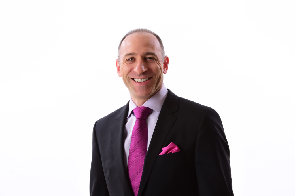 Q&A: Dave Pasch on Calling Games Without Fans and Taking a Shot at MNF