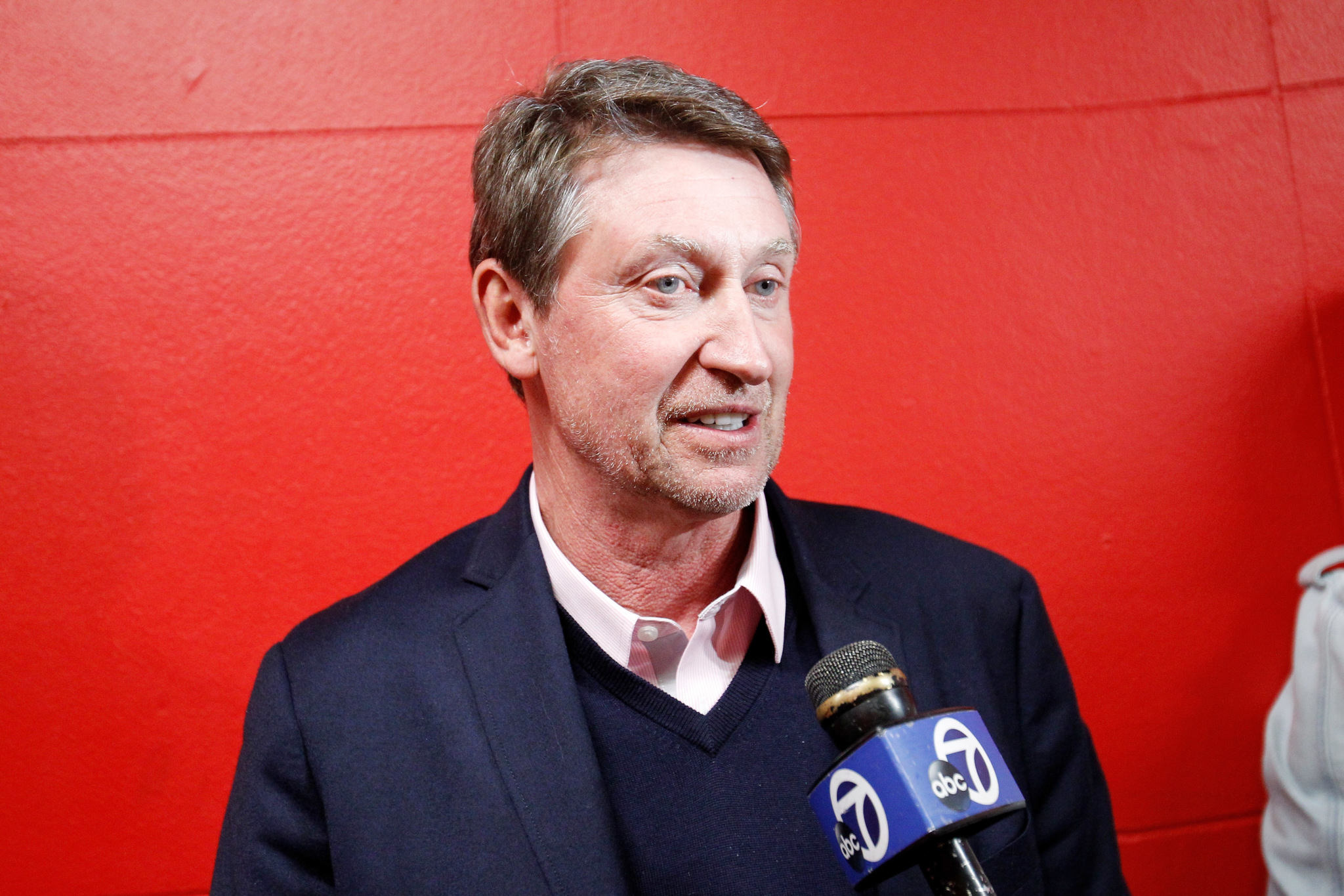 Wayne Gretzky To Headline TNT's NHL TV Coverage