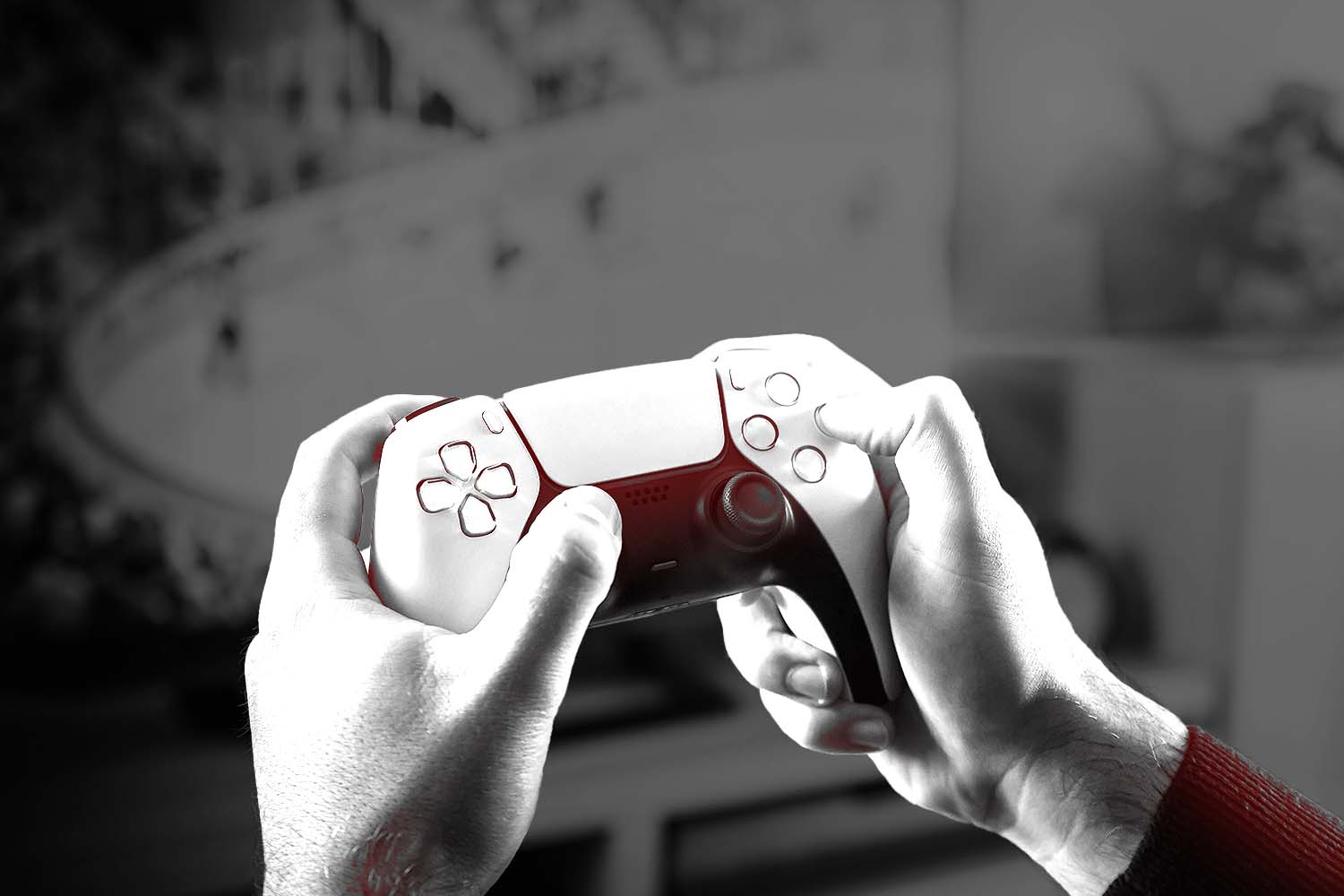 hands_holding_playstation_controller