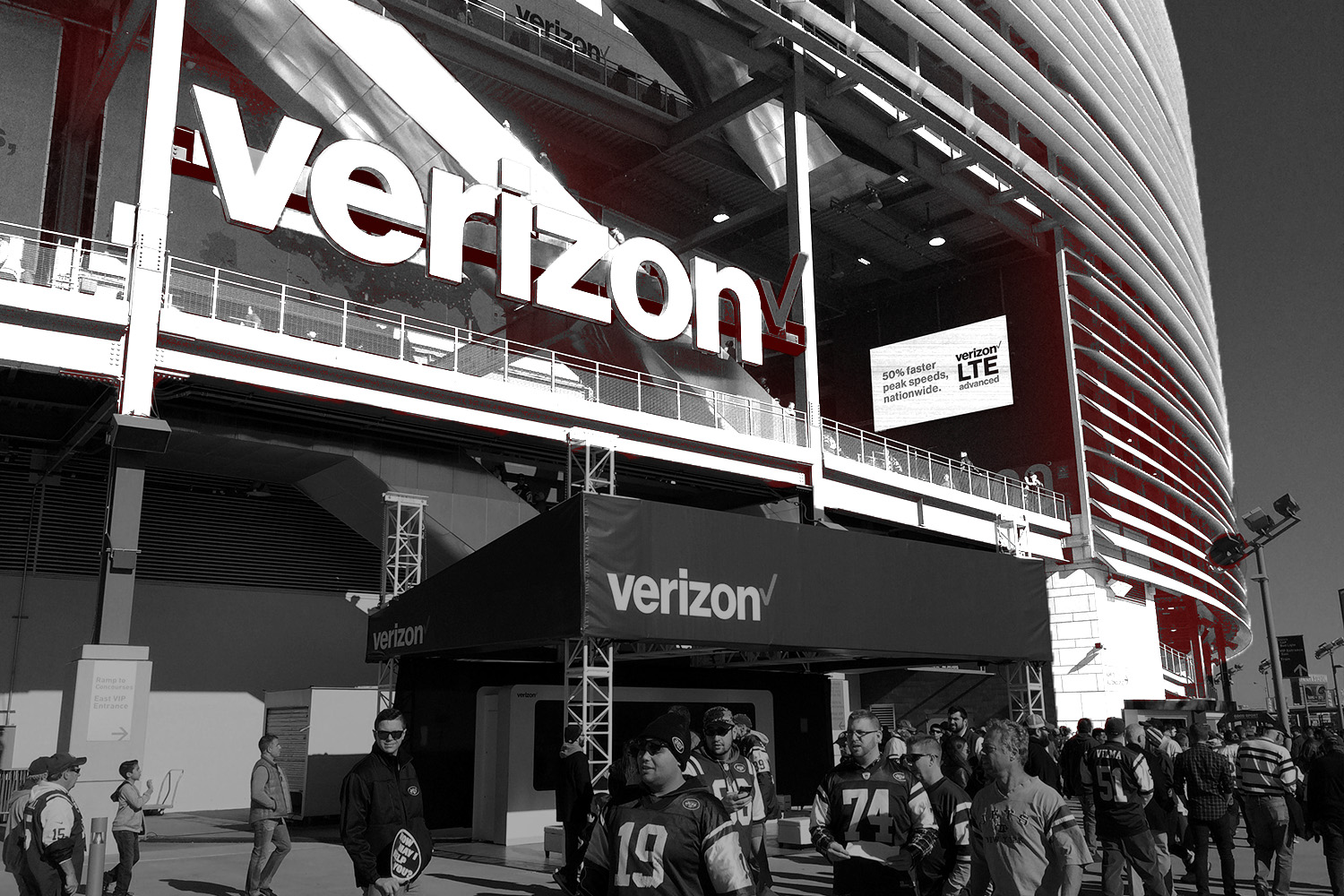 Verizon and the NFL Renew Tech Pact With 5G Stadiums and Enhanced