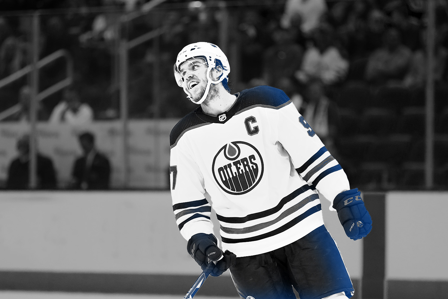 connor_mcdavid_skating