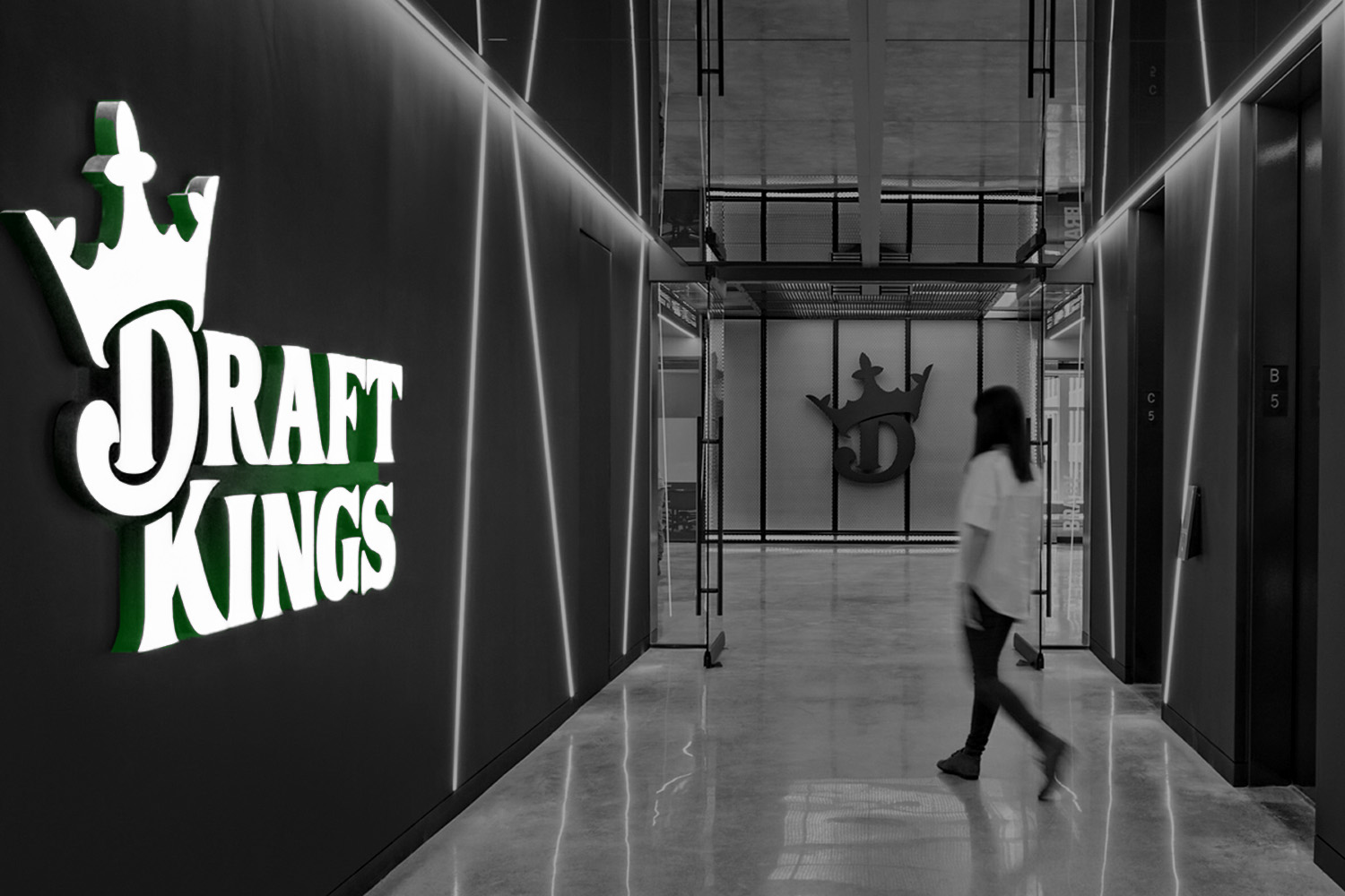 draftkings_logo_on_wall