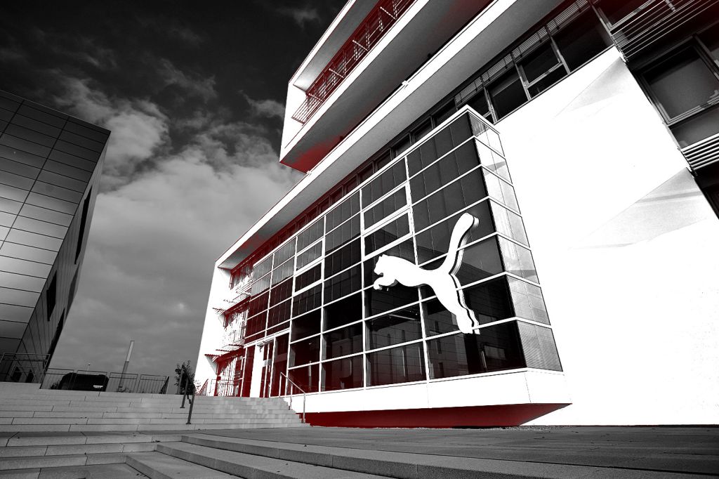 puma_logo_on_building