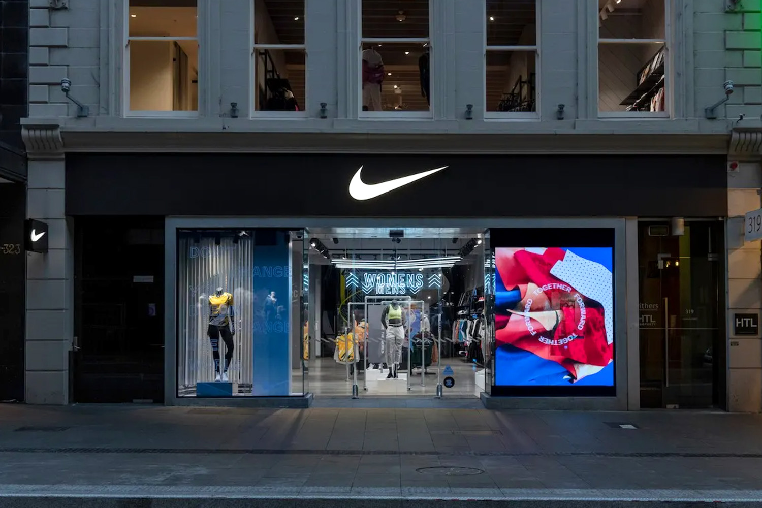 Distribución Delicioso Parpadeo Nike Checks Out of Russian Market Amid Ukraine Invasion