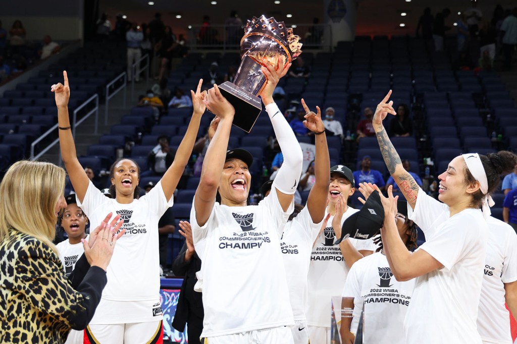 Las-Vegas-Aces-celebrate-winning-WNBA-Comissioner-Cup