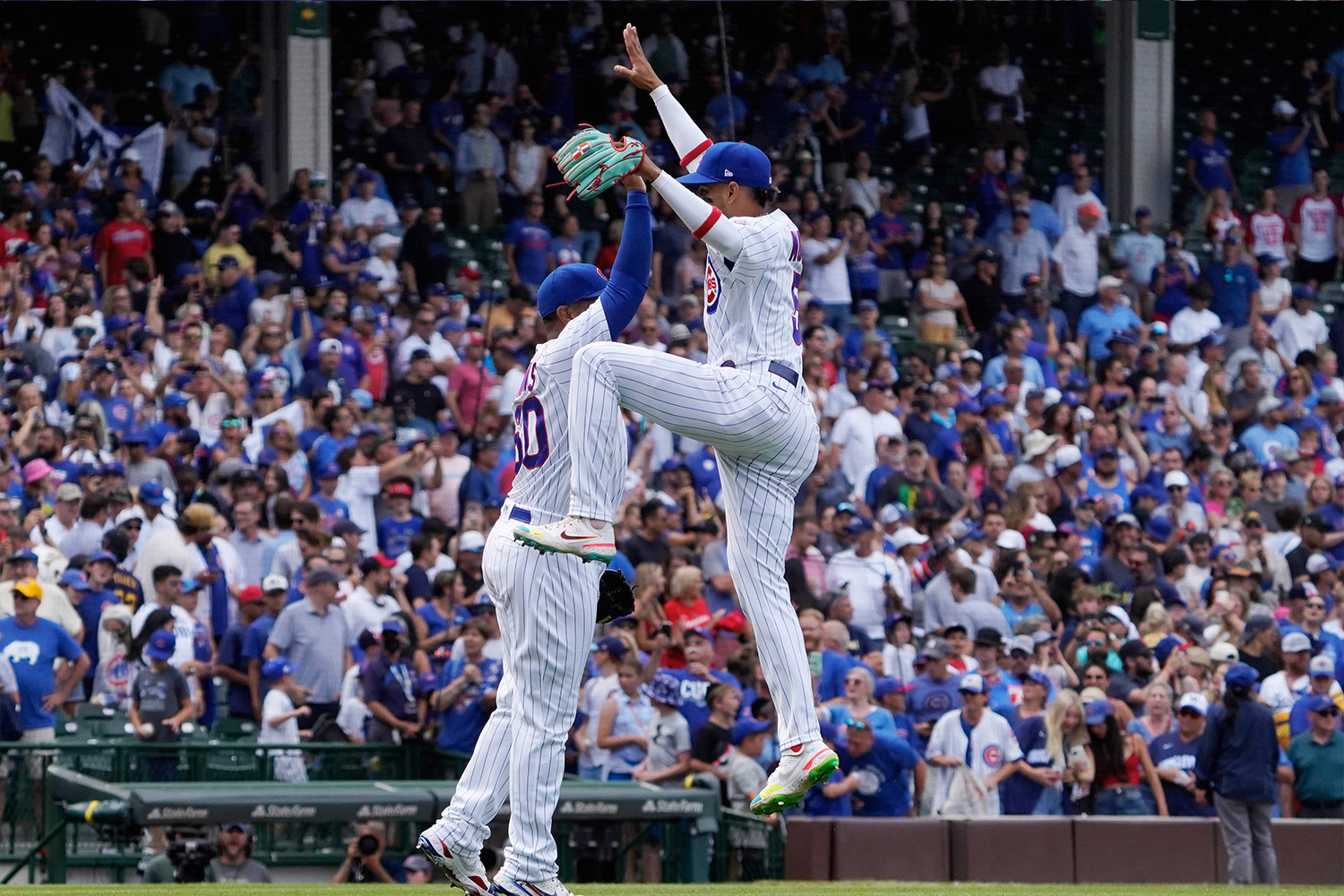Chicago-Cubs-players-celebrating