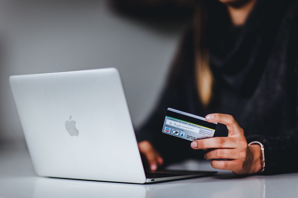 Woman-enters-credit-card-information-into-computer