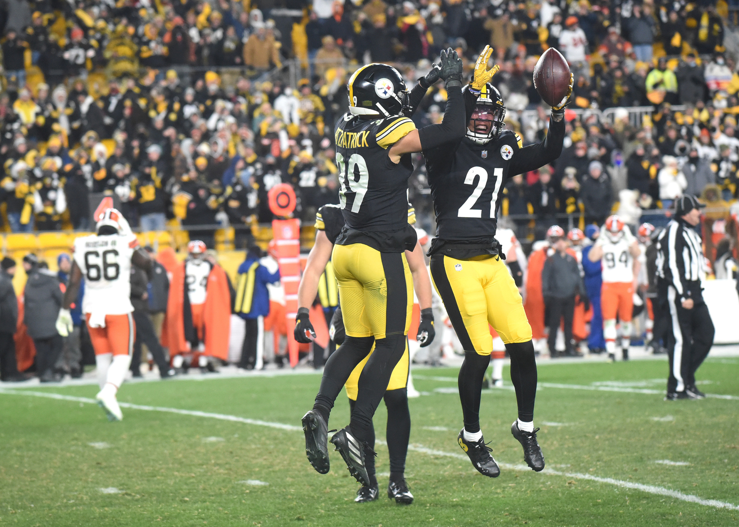 Steelers' Heinz Field renamed Acrisure Stadium as part of new 15