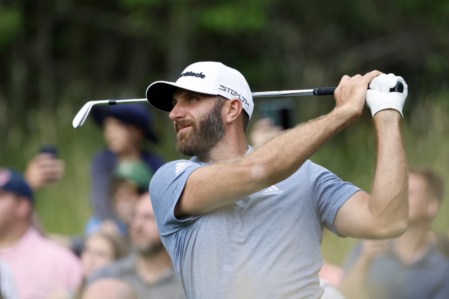 Dustin-Johnson-swinging-club