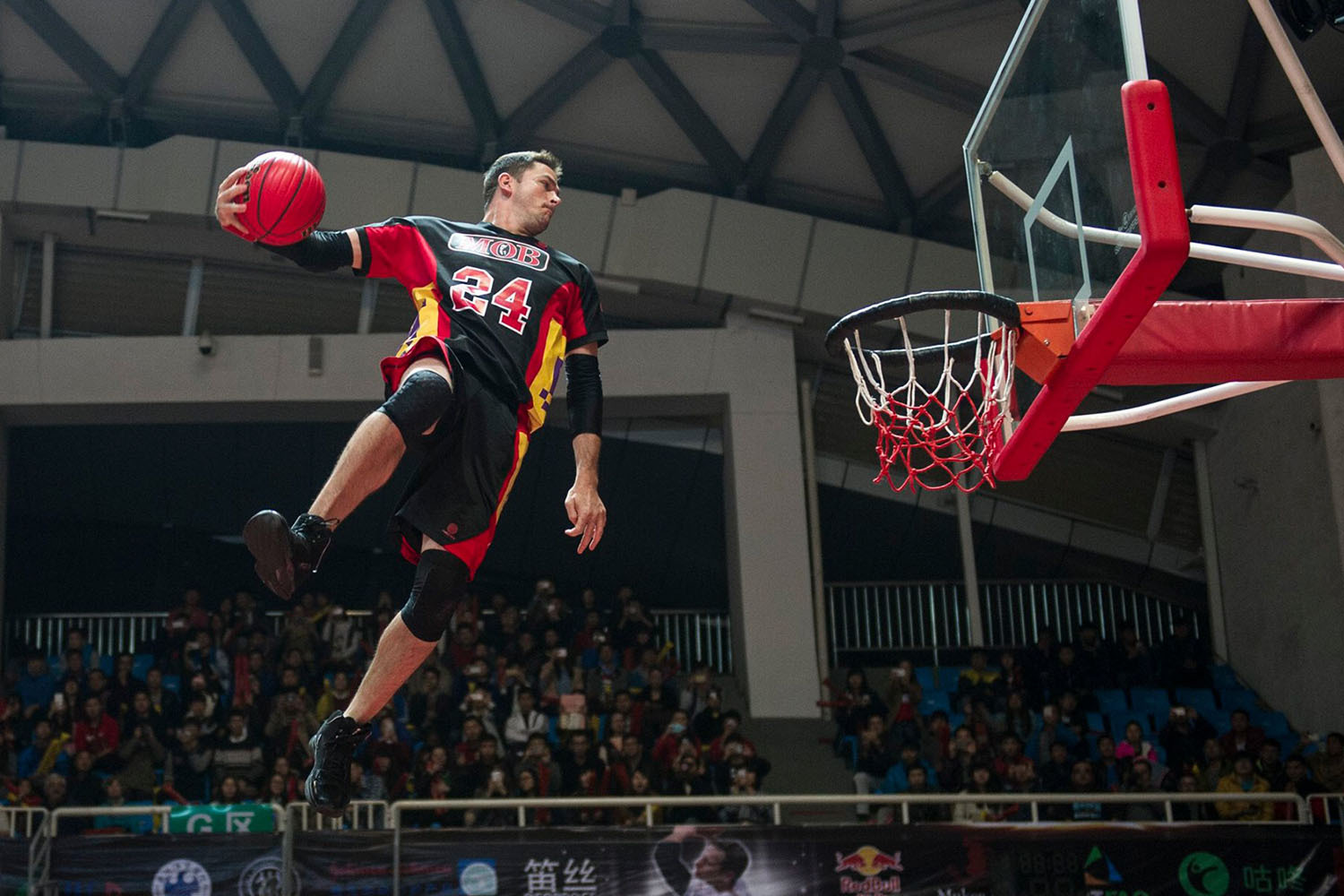 Man-dunking-SlamBall