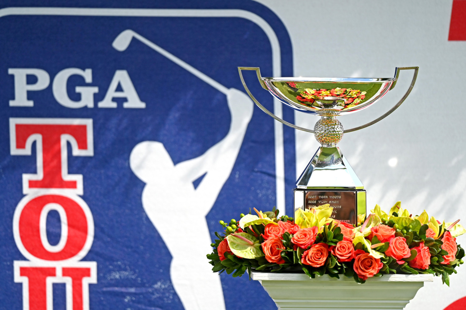 PGA-tour-logo-and-trophy