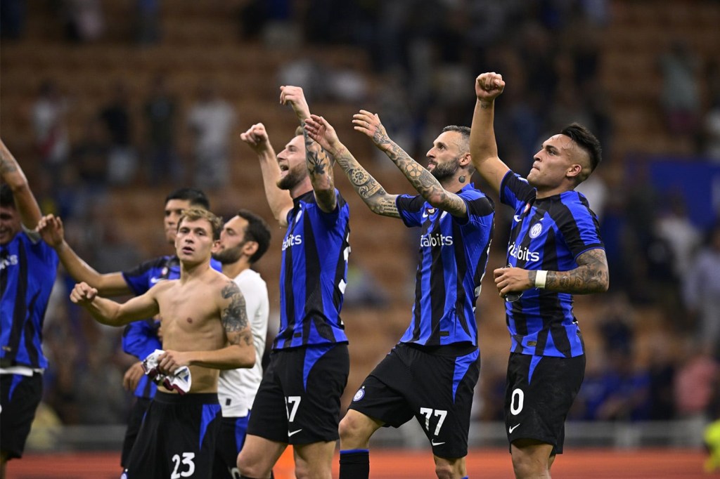 Inter-Milan players celebrate.