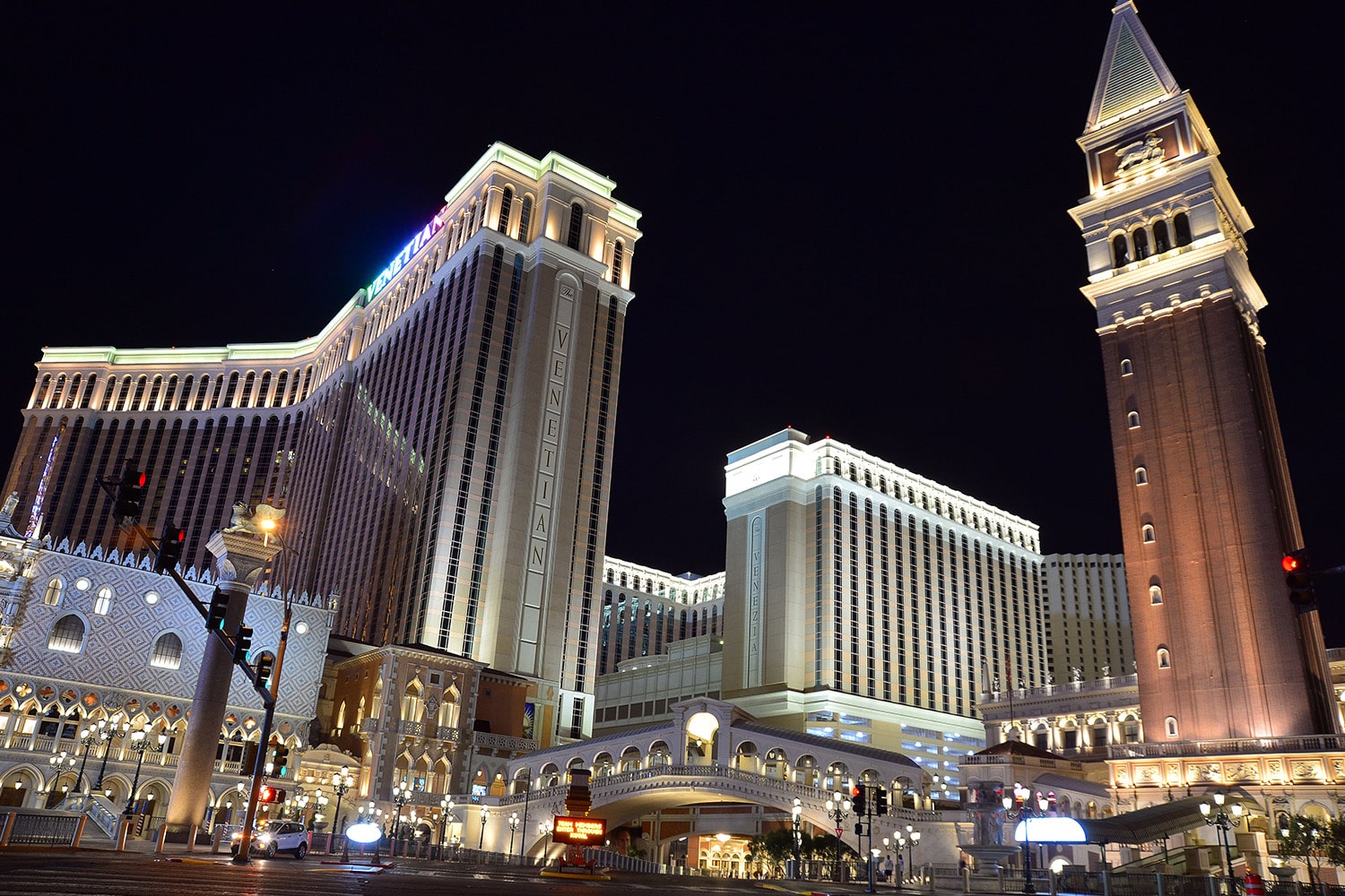 MGM Grand Hotel and Casino from $1. Las Vegas Hotel Deals