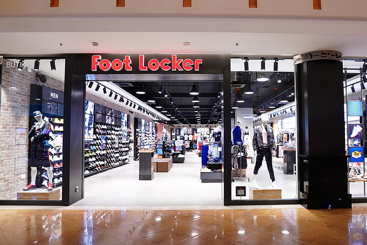 Foot Locker's Q1 sales dropped 11.4%.