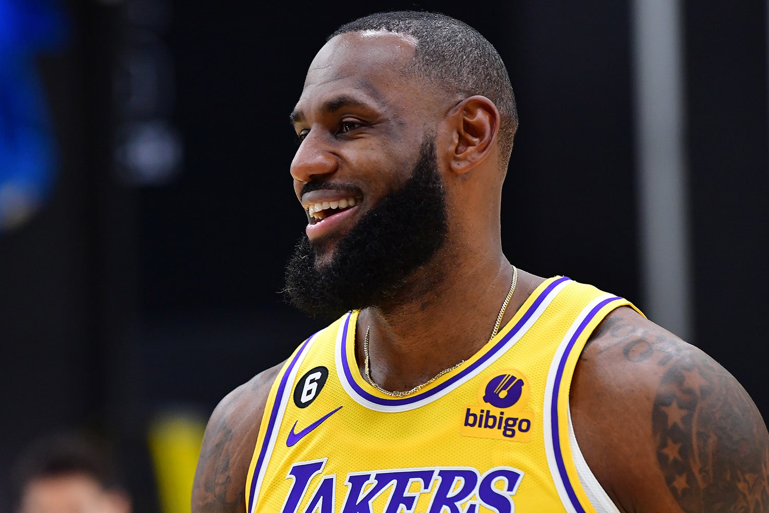 LeBron James remains NBA's top-selling jersey 