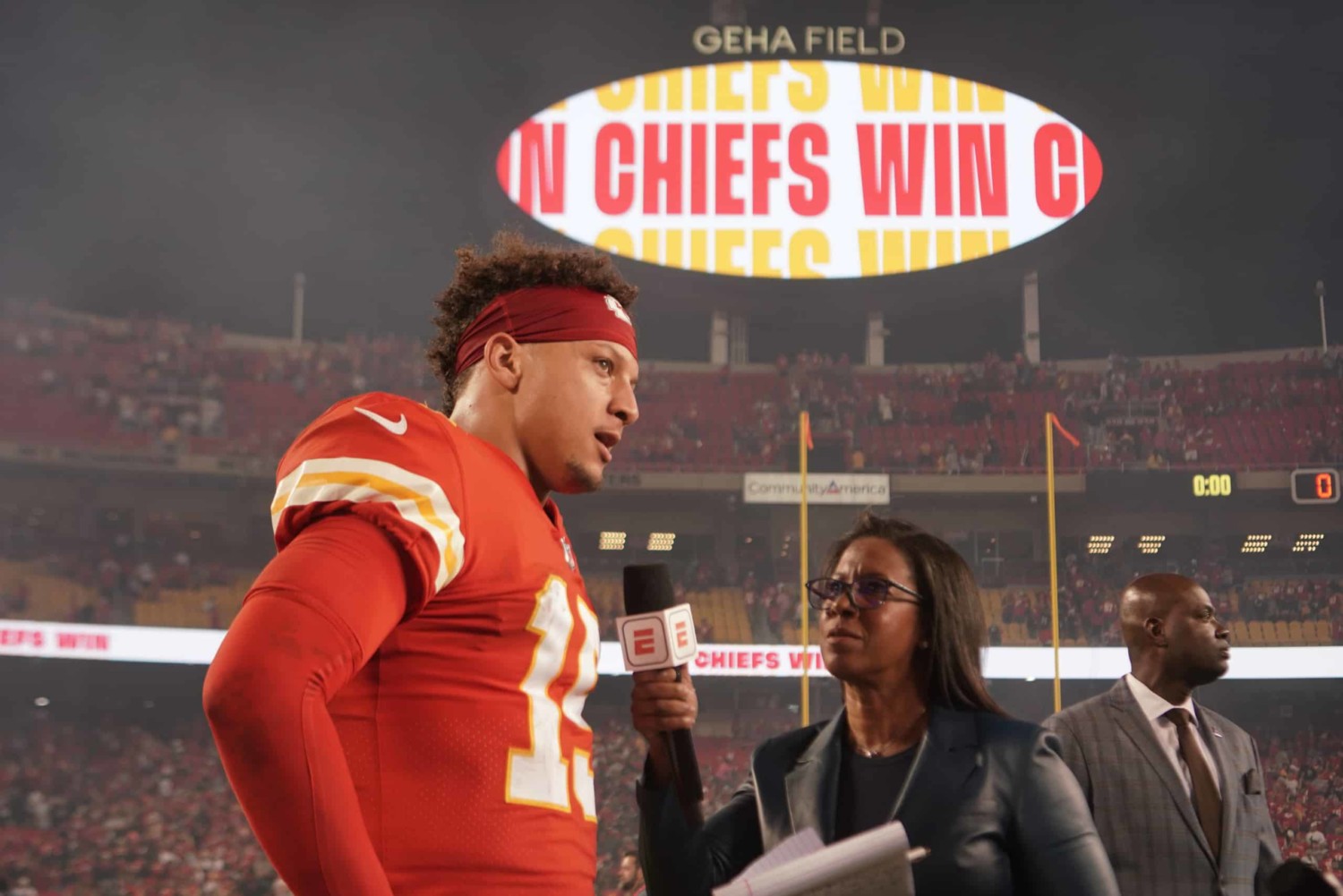 ESPN's Monday Night Football: Doubleheader Saturday Debut Registers  Viewership of 20.3 Million for Cowboys-Eagles and 19.1 Million for  Chiefs-Broncos, ESPN's Most-Watched NFL Regular Season Games in More than a  Decade - ESPN