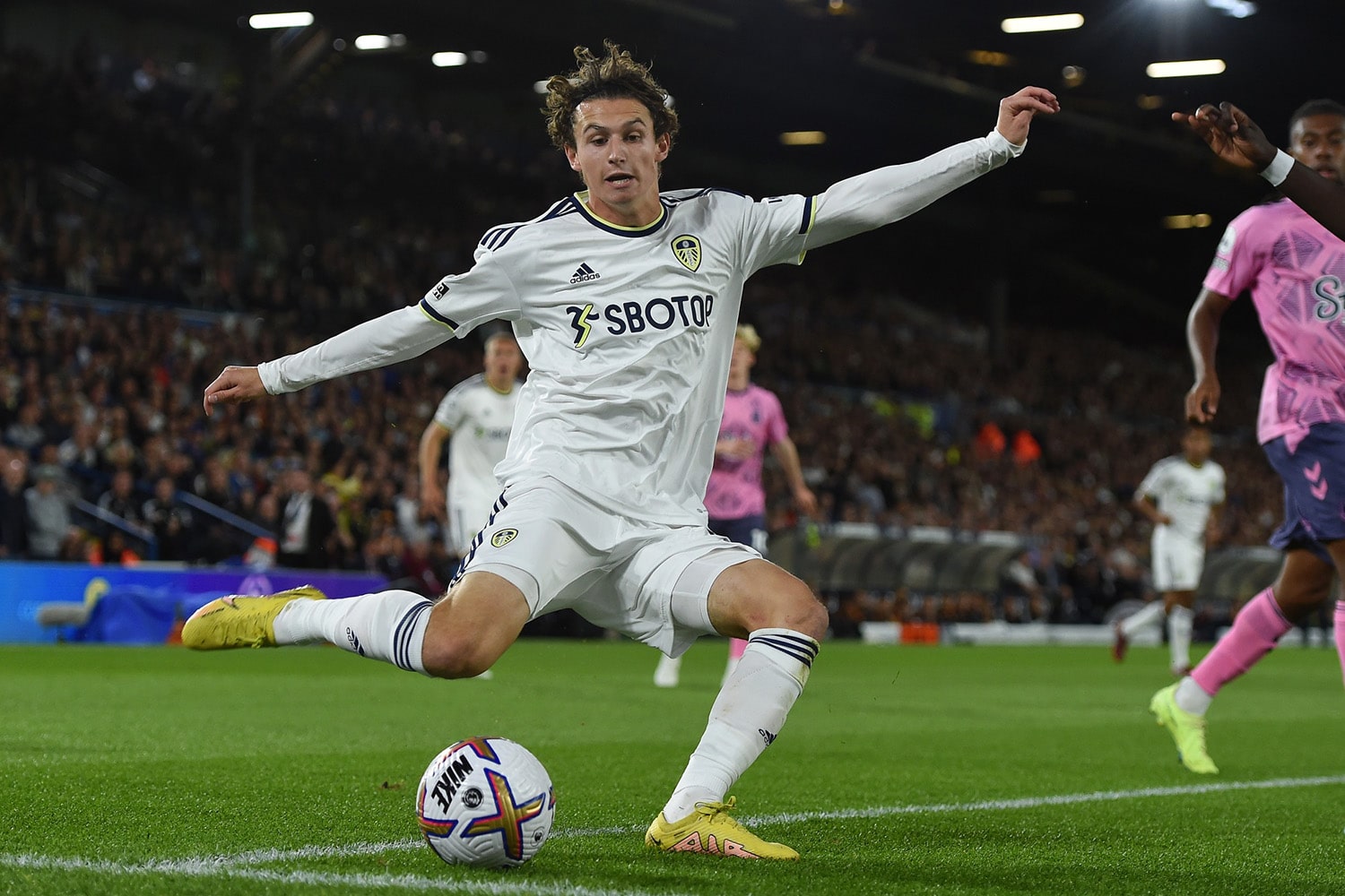 49ers Finalize Leeds Takeover at Reported 400 Million Discount