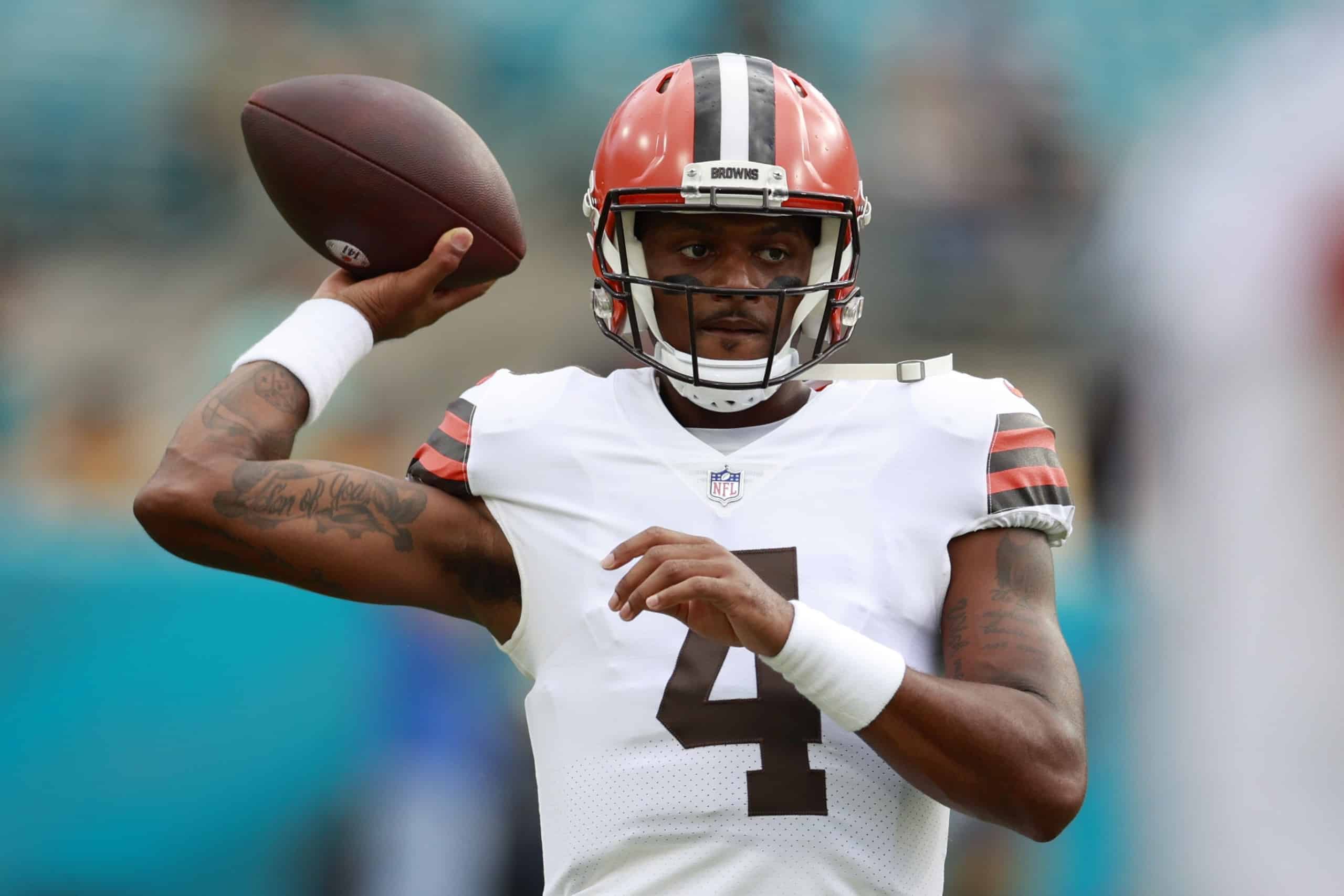 Deshaun Watson throws pass prior to game with the Cleveland Browns