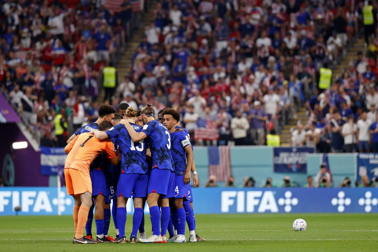 USMNT huddles prior to start of World Cup match