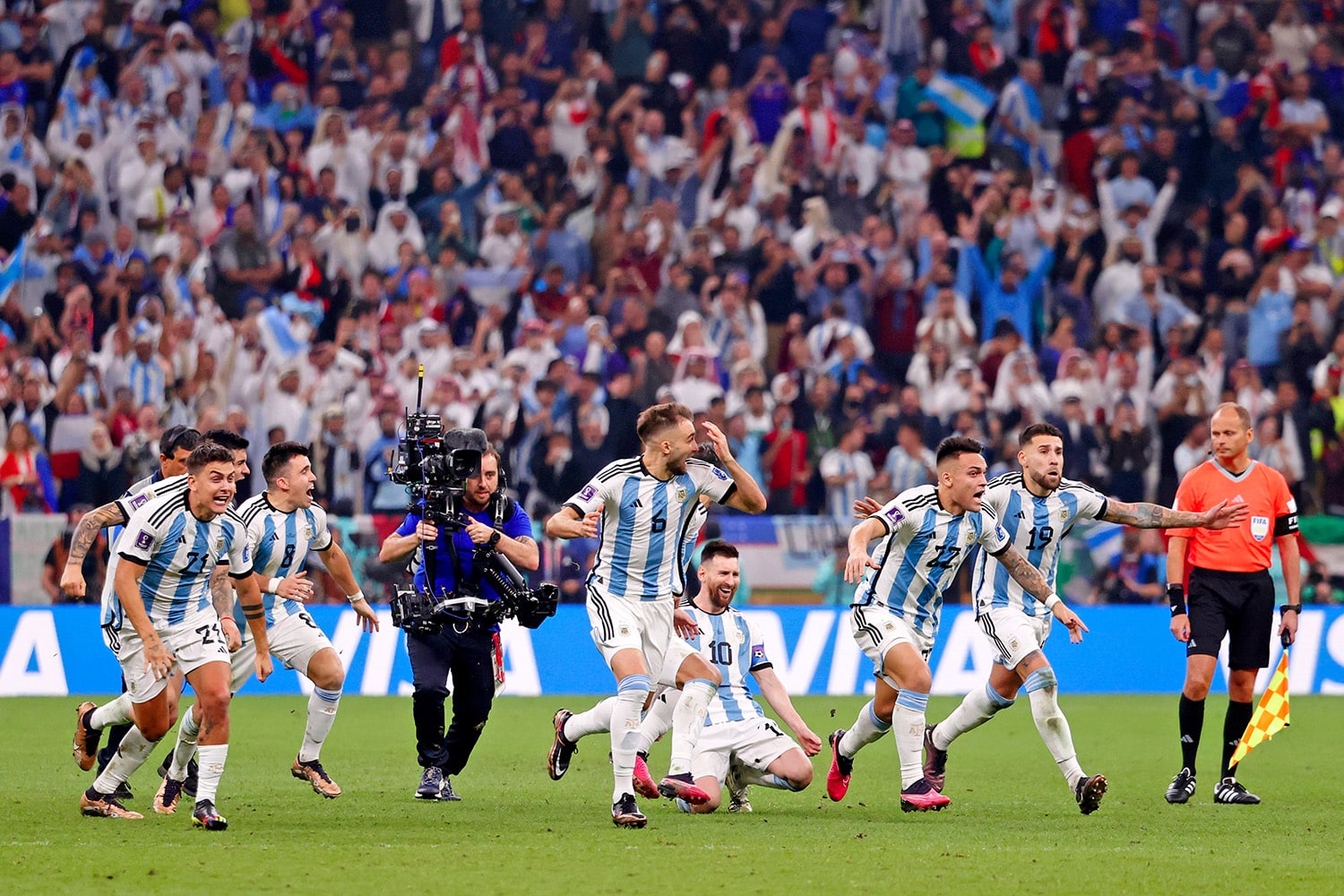 Argentina players celebrate after wining the World Cup final