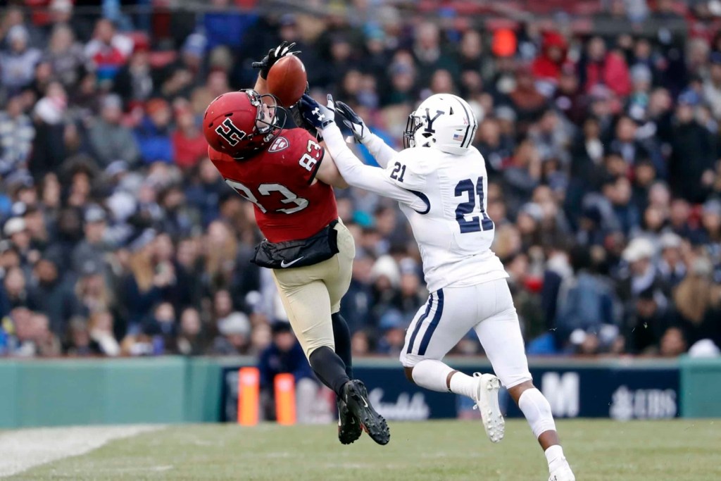 Harvard receiver makes contested catch against Yale in rivalry match