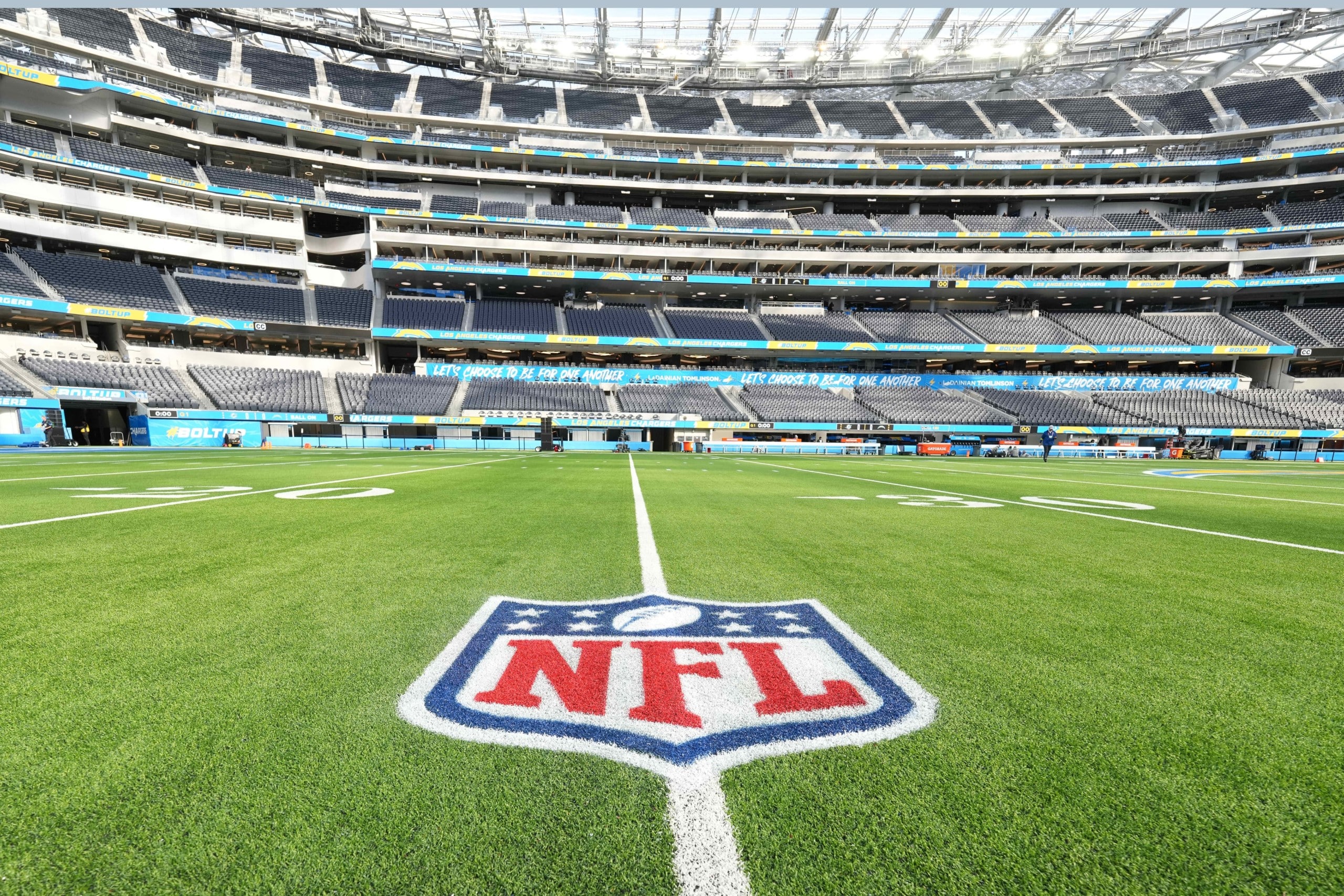 Apple remains 'front-runner' for NFL Sunday Ticket in 2023