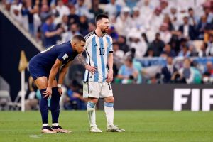 Lionel Messi and Kylian Mbappe stand side by side during World Cup final