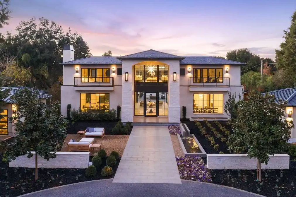 Front entrance of Steph Curry's new home