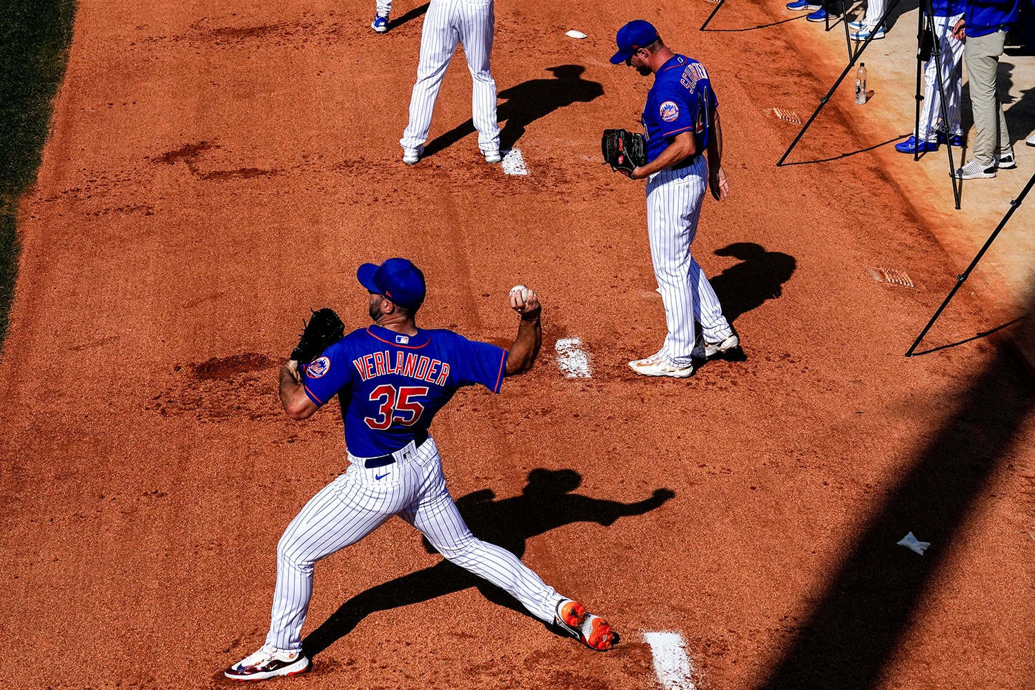 Texas Rangers Sign Jacob deGrom to a 5-Year, $185 Million Deal - WSJ