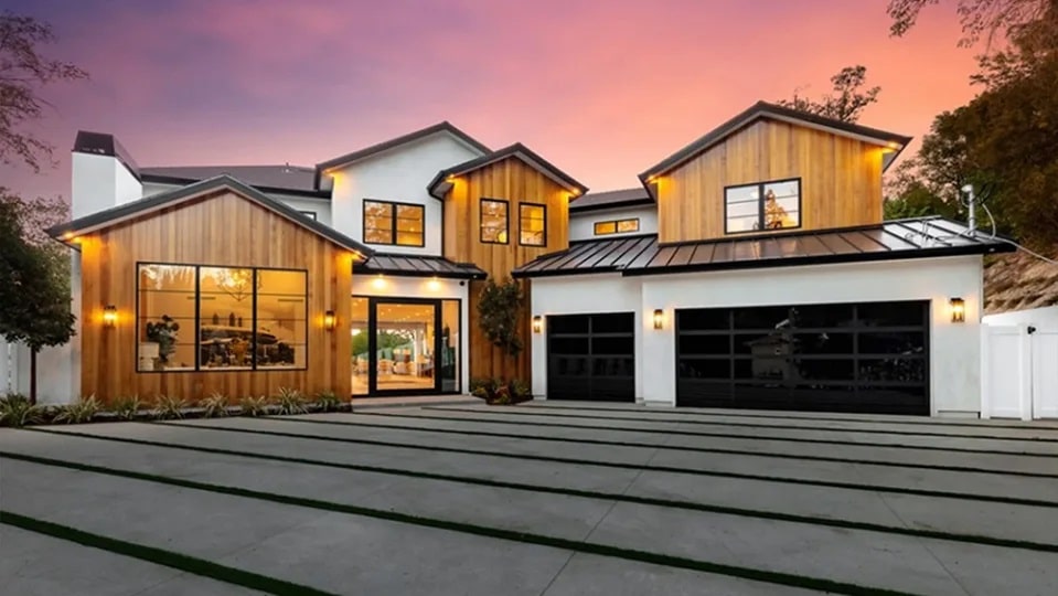 Luke Kennard selling home.