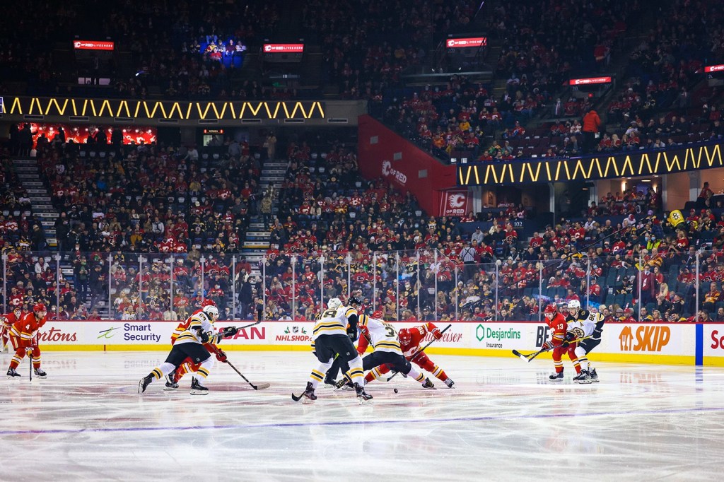 General view of the opening face off during an NHL game.