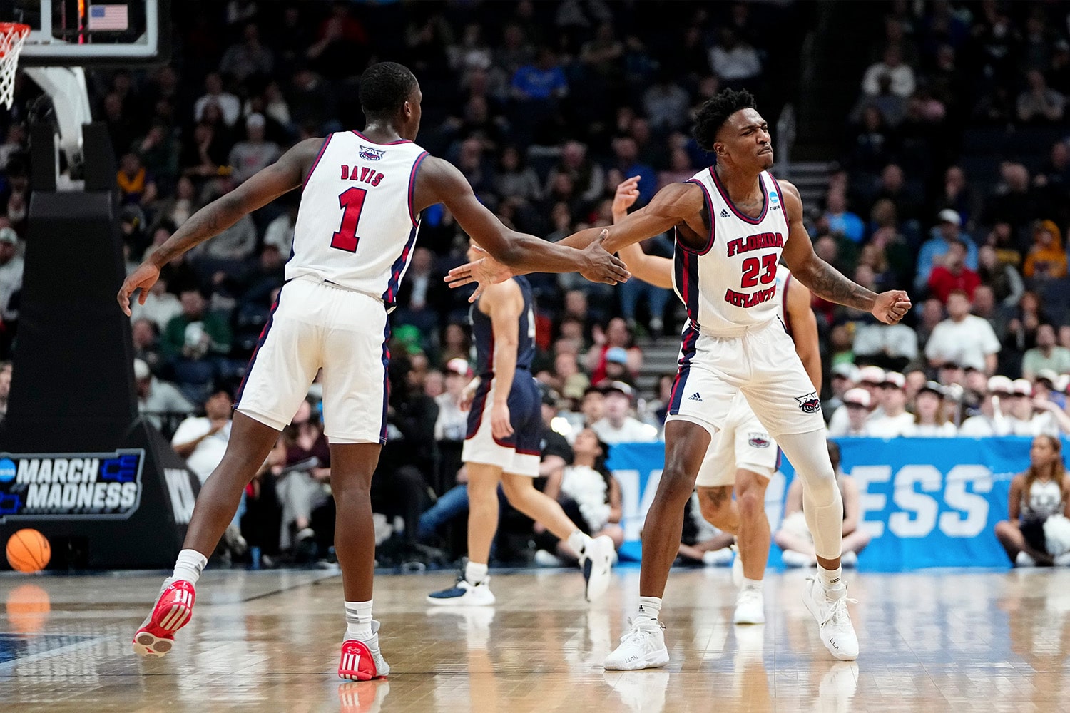 Florida Atlantic Owls guard Brandon Weatherspoon celebrates with guard Johnell Davis during the second round of the NCAA men's basketball tournament