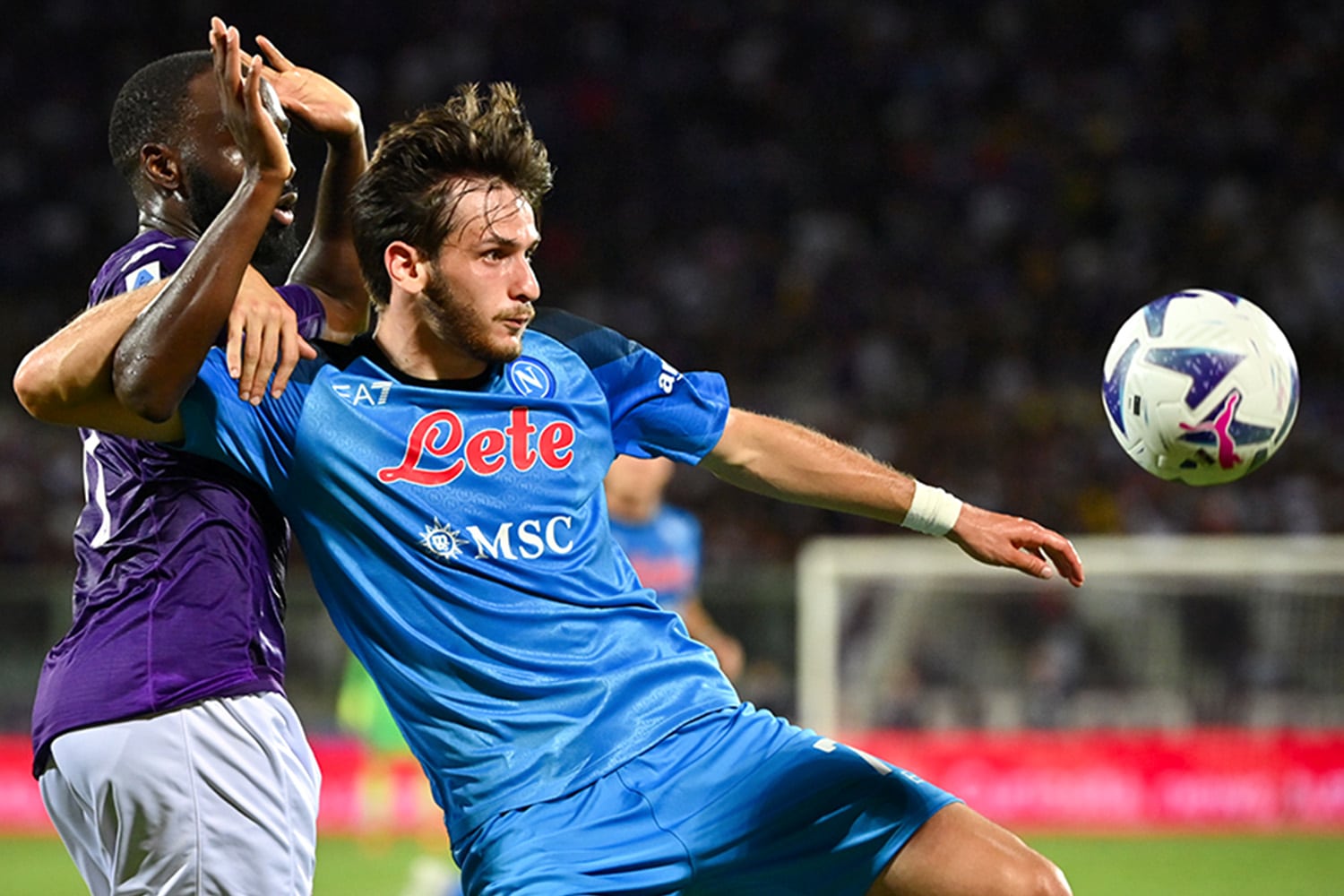 Napoli player Khvicha Kvaratskhelia fights for the ball during a Serie A match.