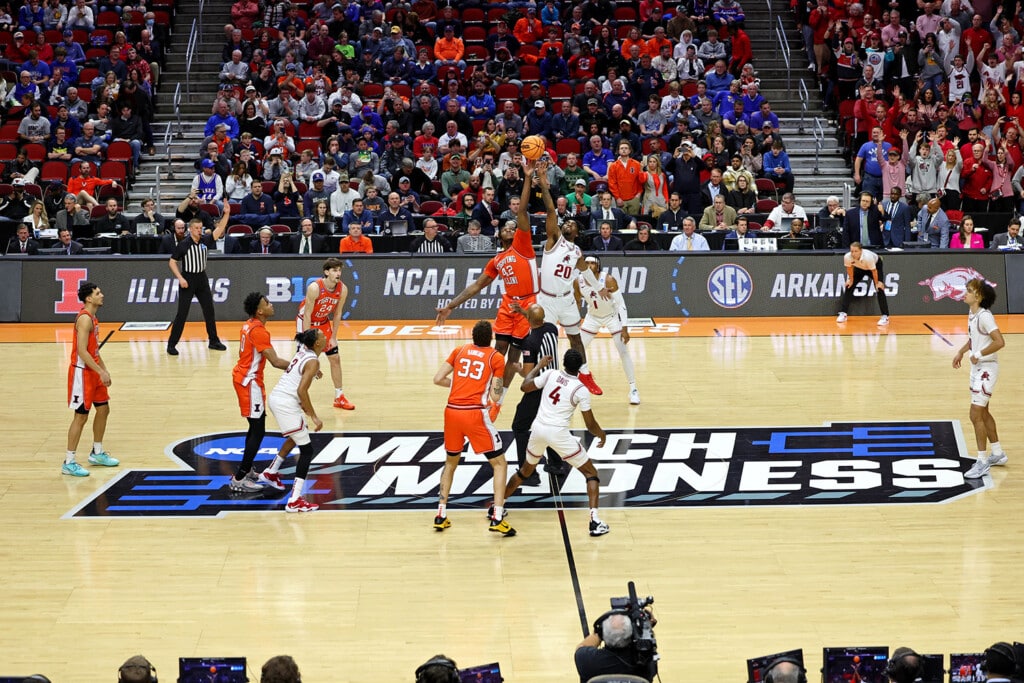 Illinois and Arkansas tip off their game at the 2023 men's March Madness tournament.