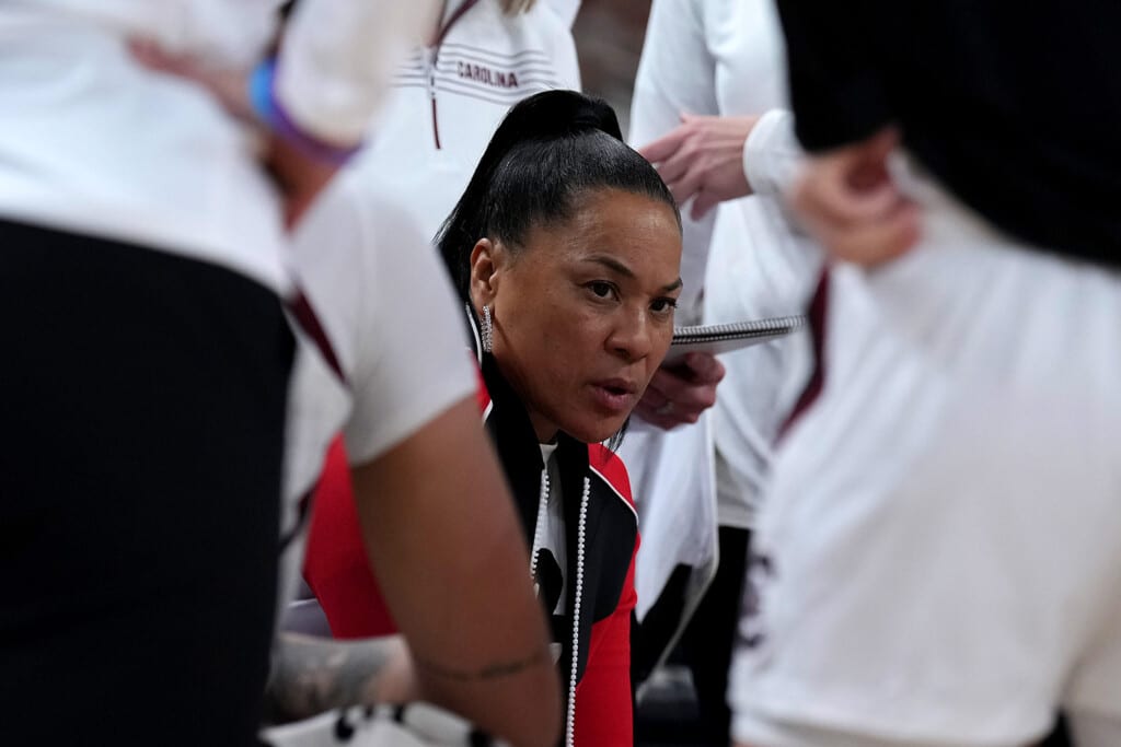 South Carolina women's basketball head coach Dawn Staley talks to her team in the huddle.