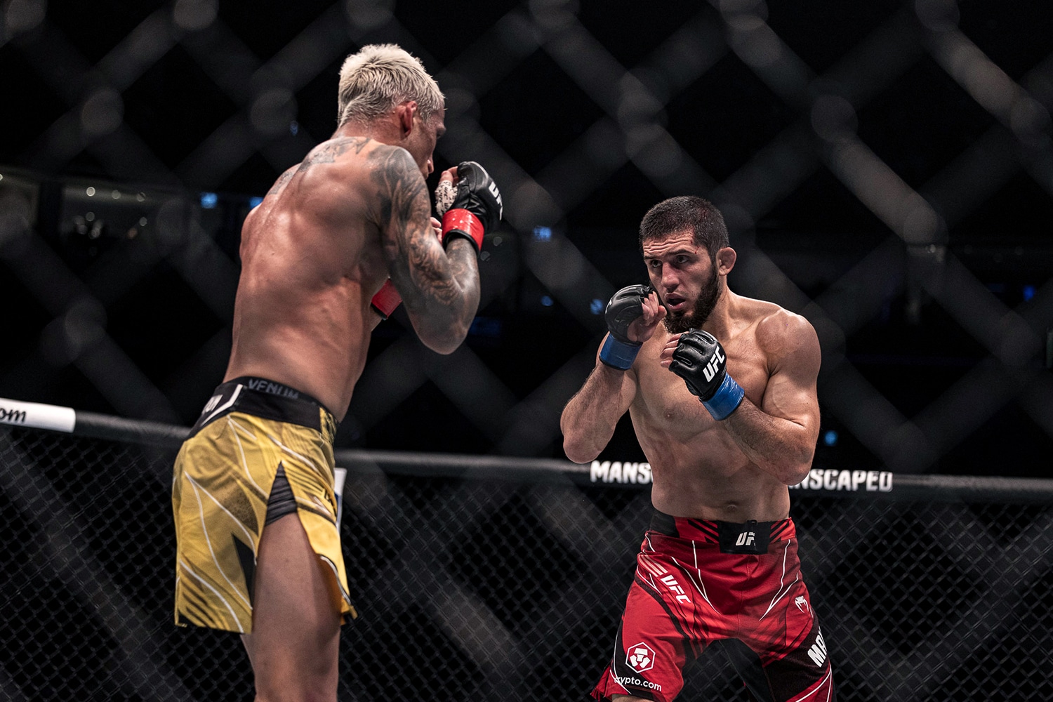 Charles Oliveira (red gloves) and Islam Makhachev (blue gloves) during UFC 280.