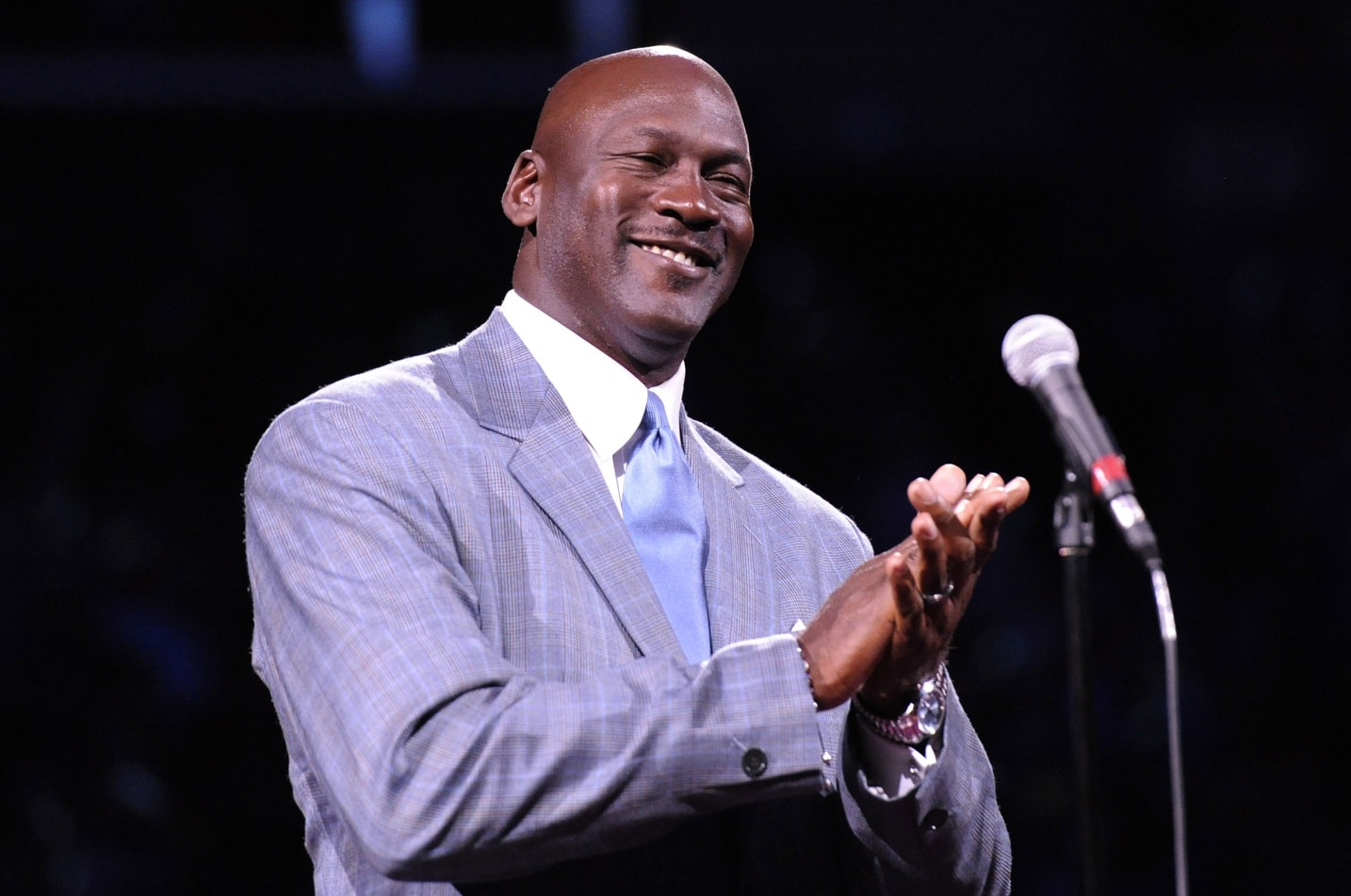 Michael Jordan in talks to sell Hornets.
