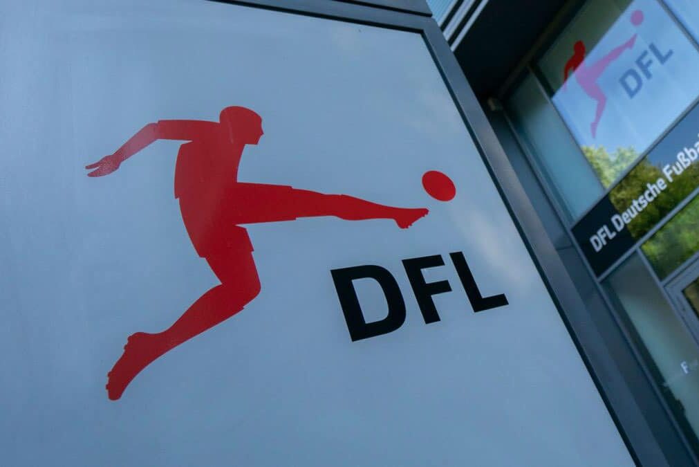 The DFL's logo on a building.