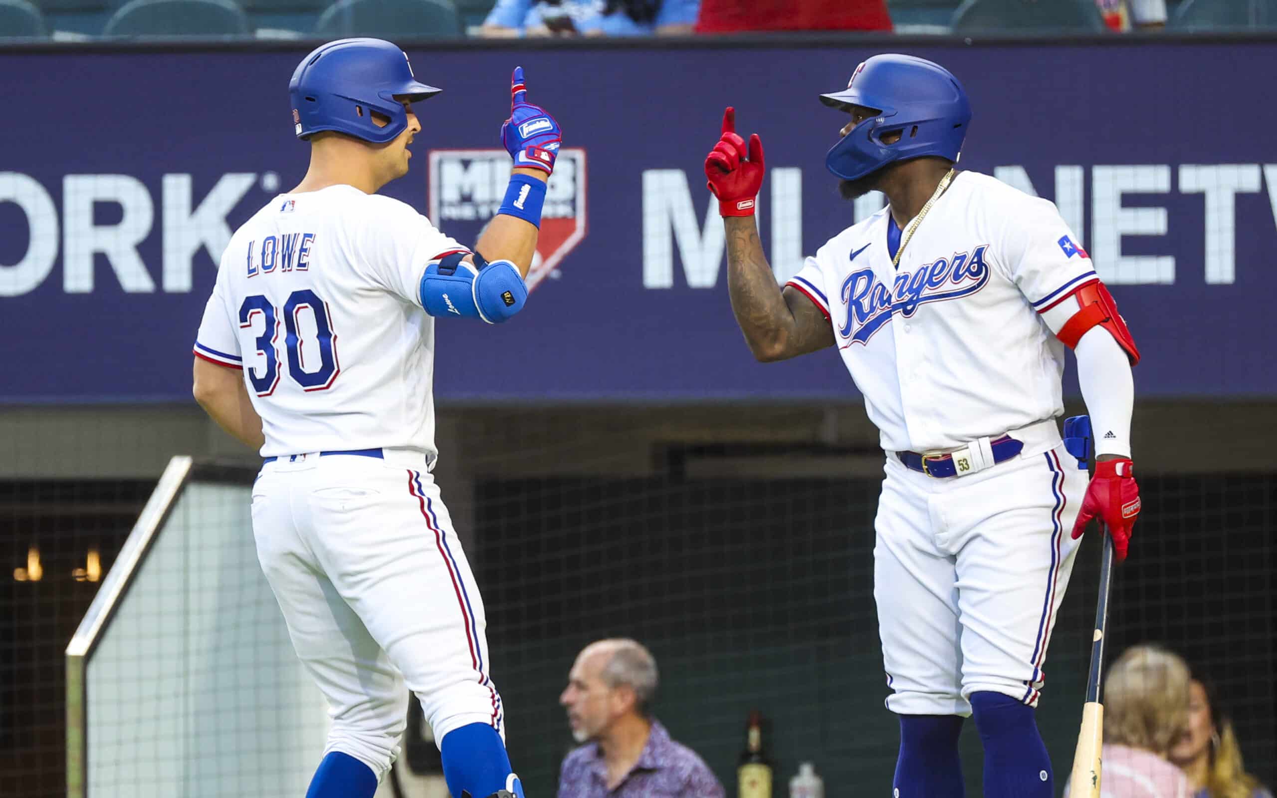 Texas Rangers wants to join in suit to collect rights fees from Diamond Sports.