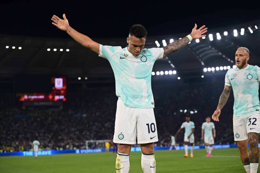 Inter Milan players celebrate during a game.