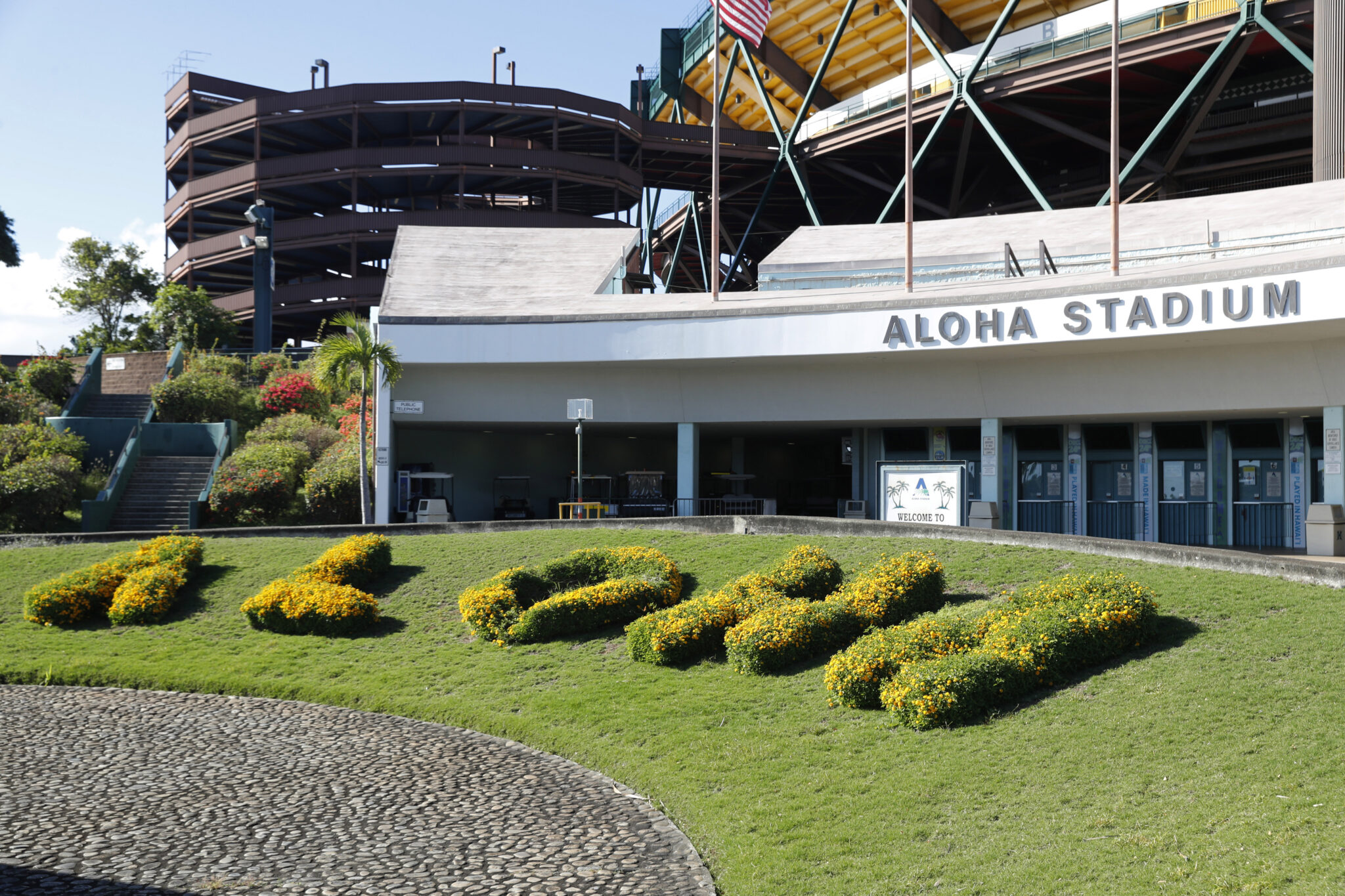 Aloha and Park Smart: Your Guide to Weekly Airport Parking in Hawaii