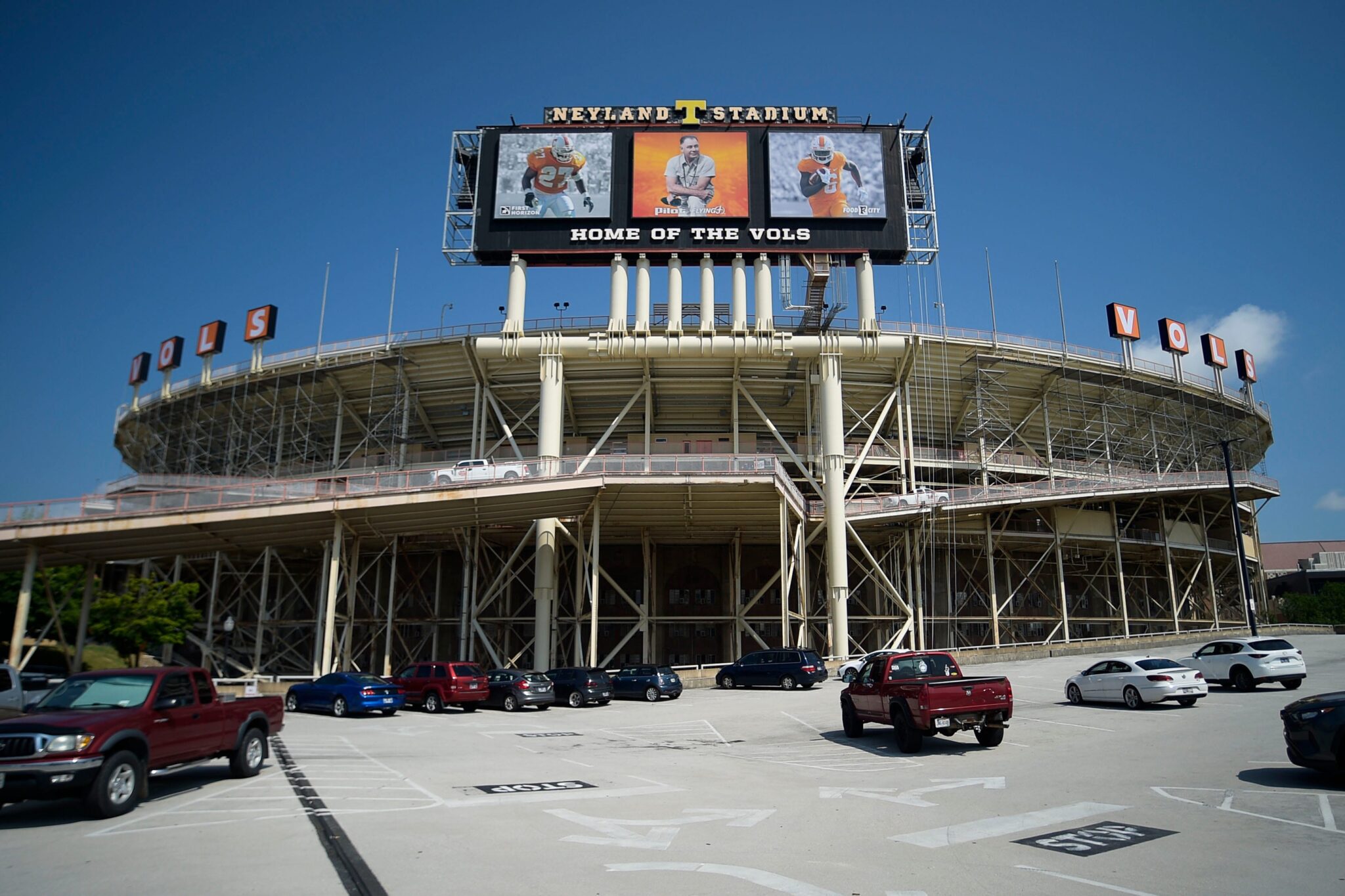 tennessee-commits-433-million-to-football-baseball-stadiums