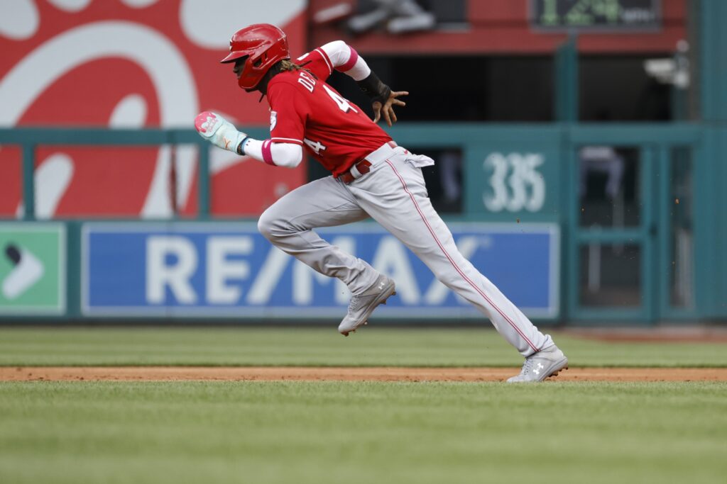 Cincinnati Reds shortstop Elly De La Cruz (44) steals second base against the Washington Nationals during the second inning at Nationals Park.