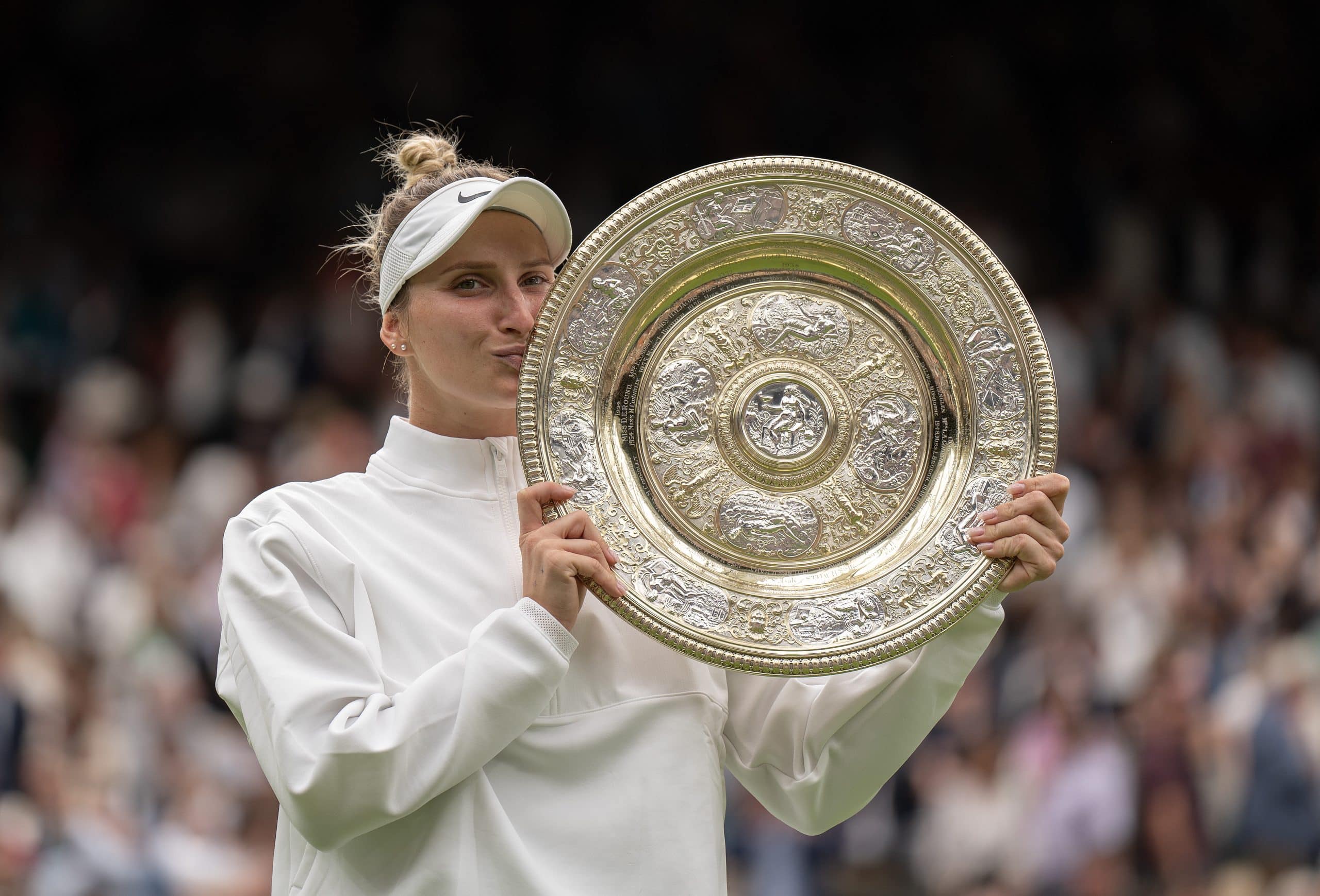 Marketa Vondrousova wins Wimbledon women's final for 1st Grand Slam title