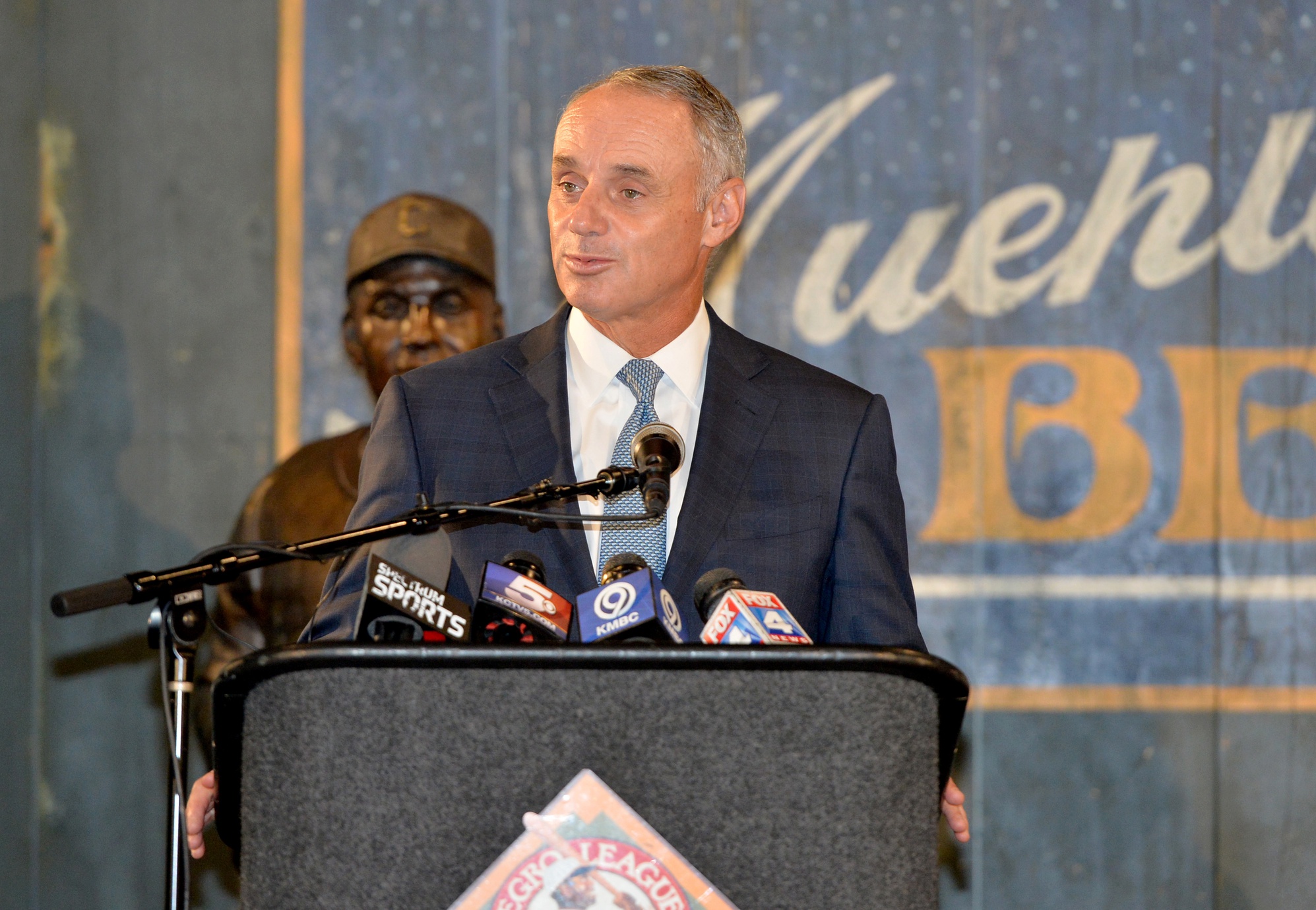 Rob Manfred touts Royals' stadium plans as tremendous opportunity' - ESPN