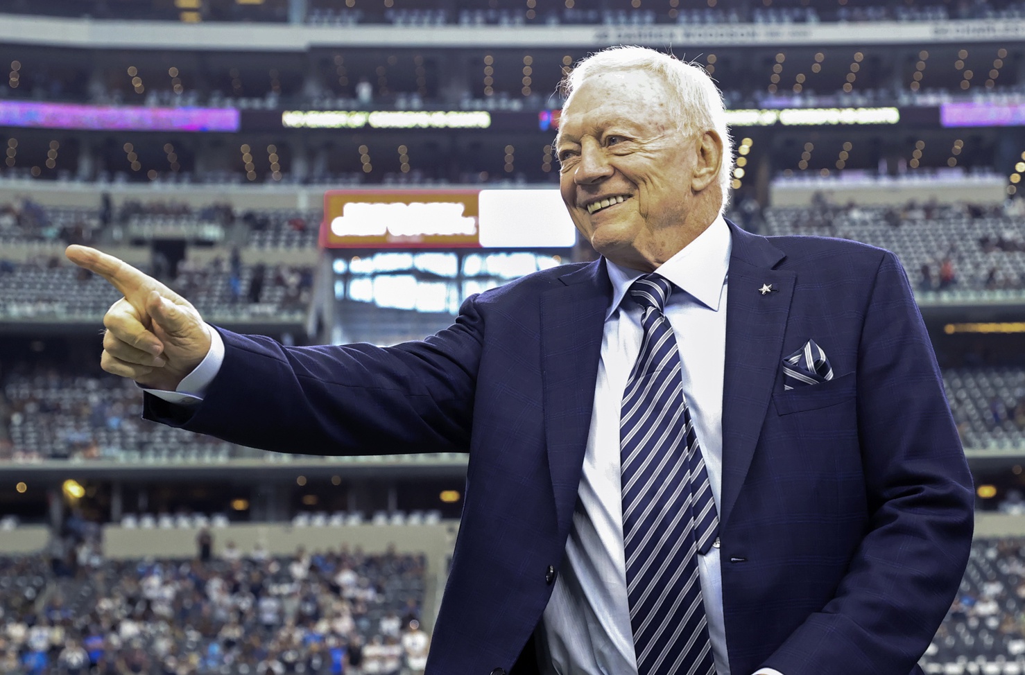 Jerry Jones invited FIFA'a Gianni Infantino to Sunday's Cowboys-Jets game at AT&T Stadium as the venue vies for the 2026 World Cup Final.
