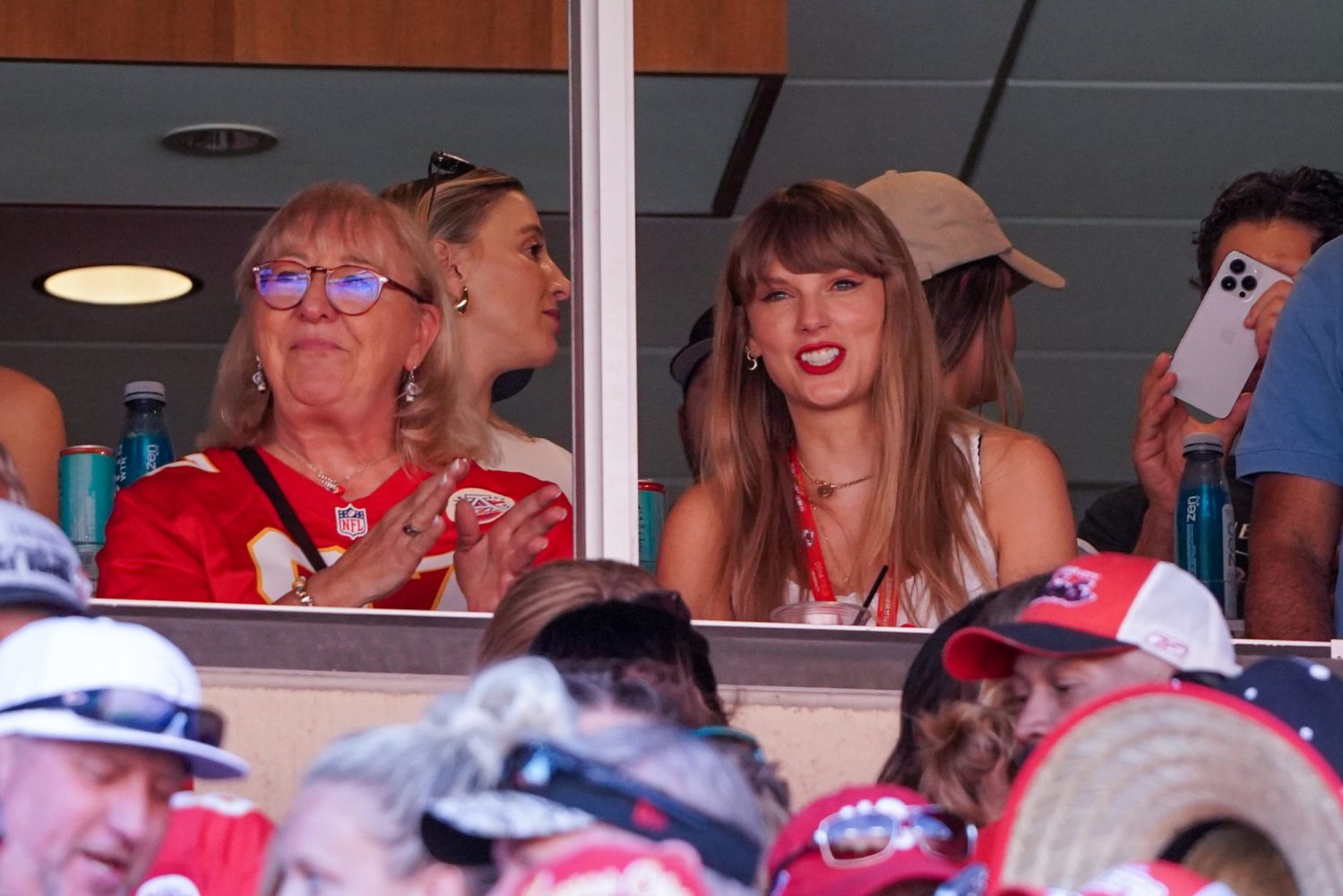 How to watch Taylor Swift watch today's Kansas City Chiefs vs. New